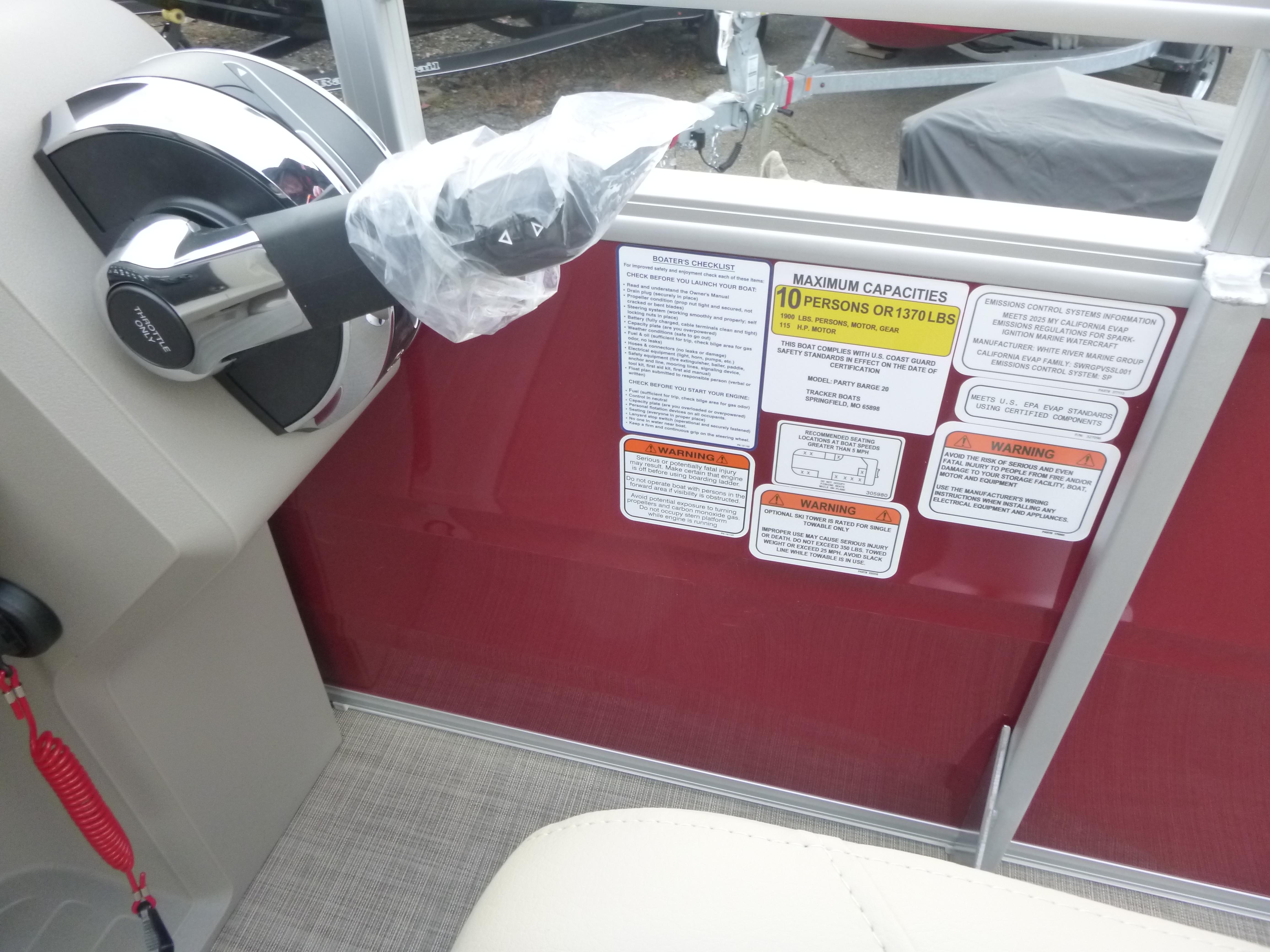 2025 Sun Tracker Party Barge 20 DLX Gallery