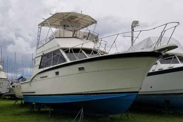 38' Hatteras, Listing Number 100855887, - Photo No. 2