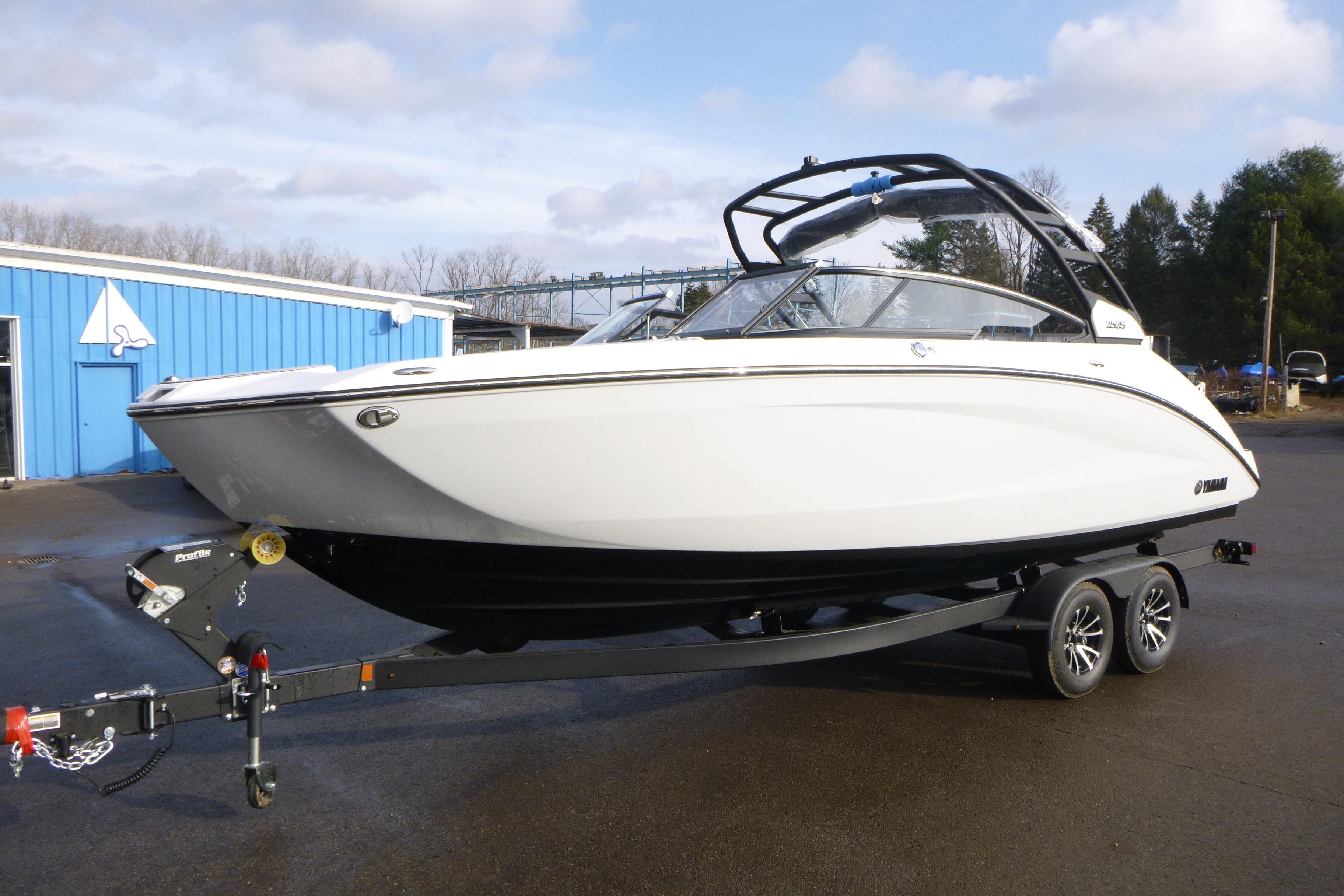 2026 Yamaha Boats 252S Gallery