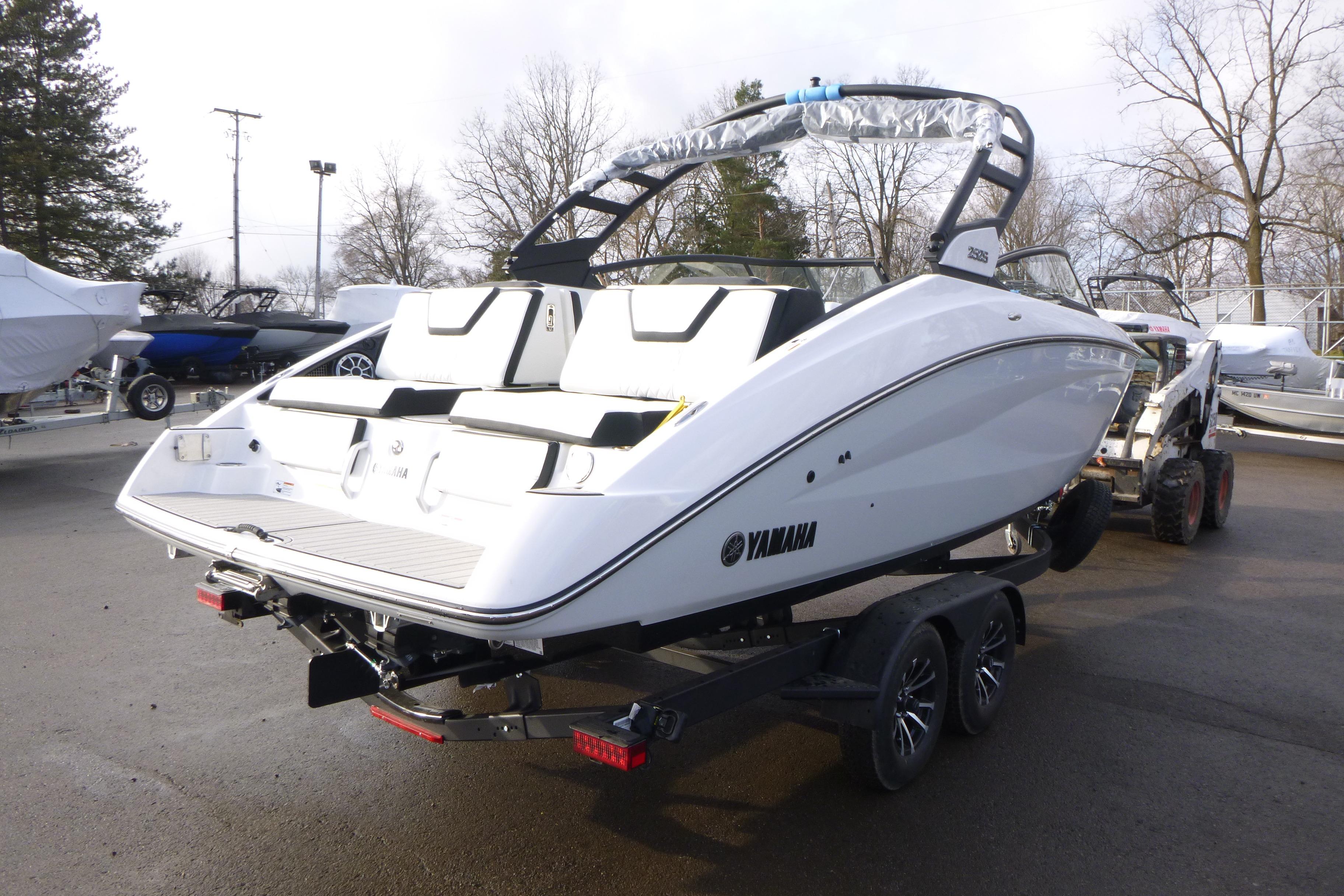2026 Yamaha Boats 252S Gallery