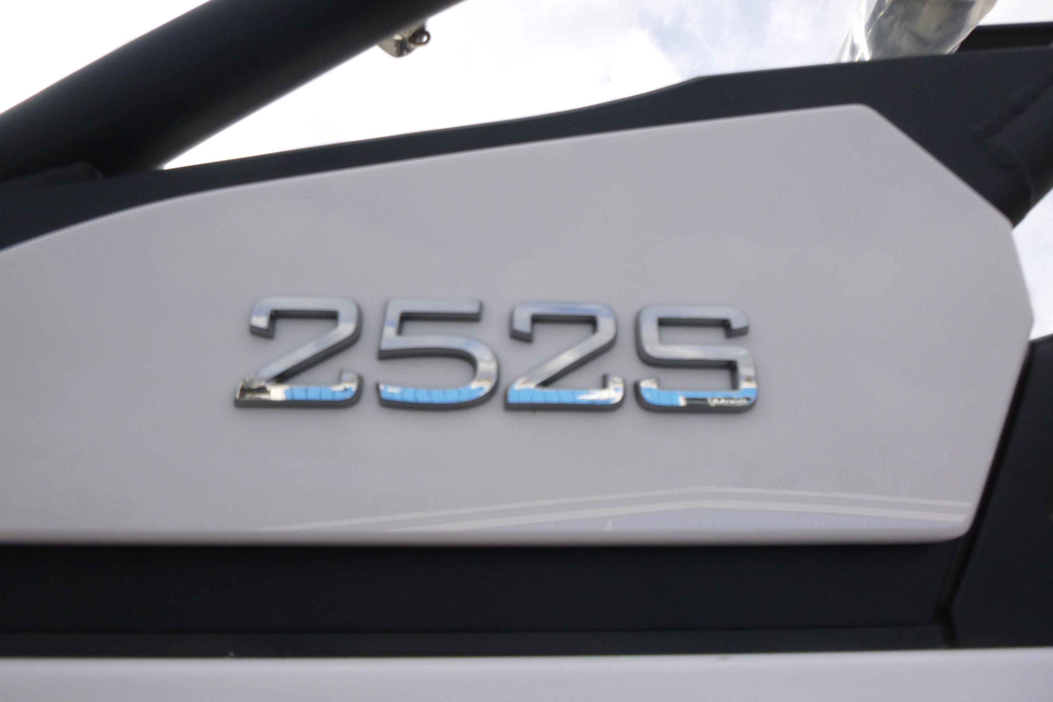 2026 Yamaha Boats 252S Gallery