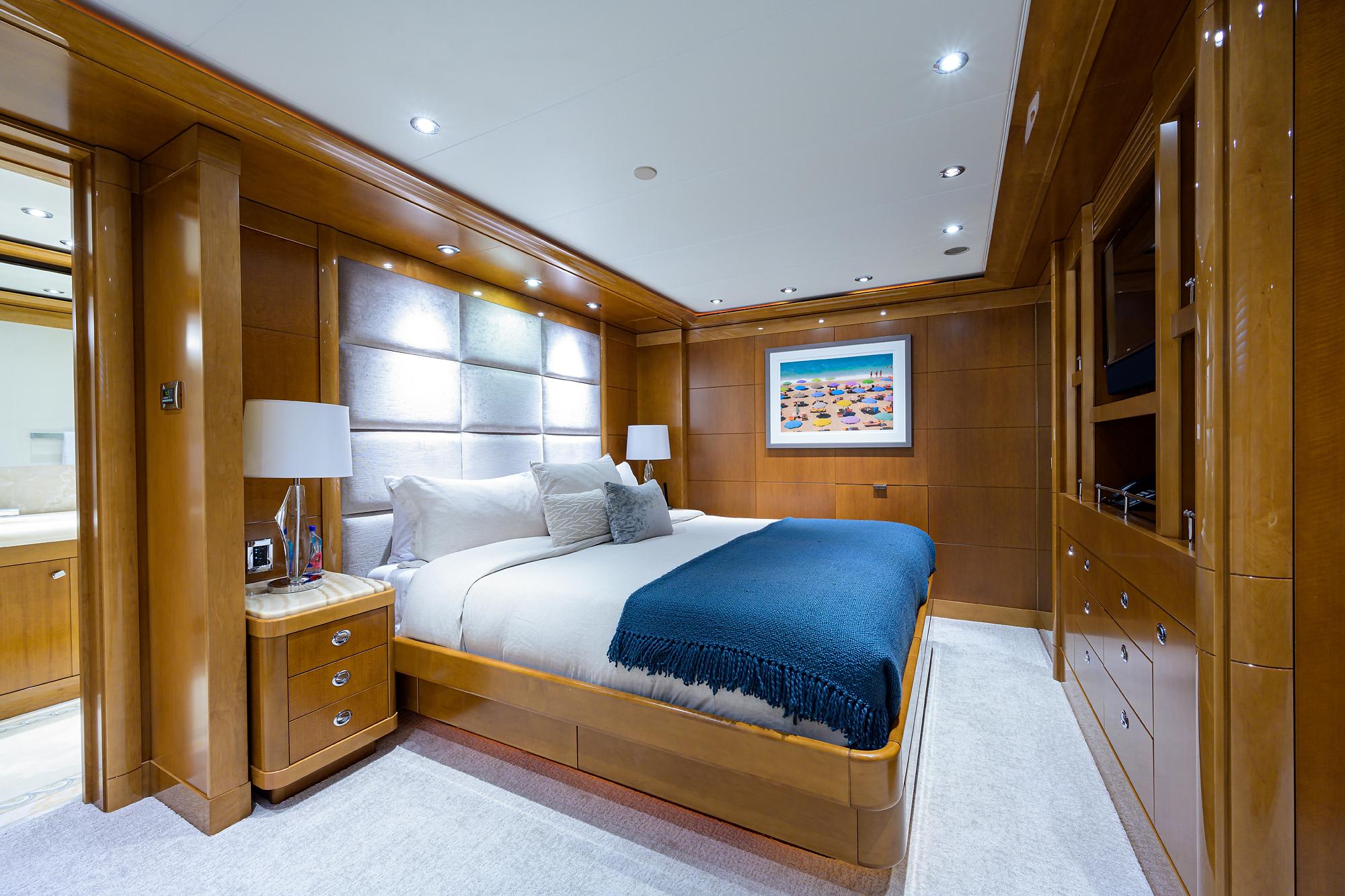 Westport 164 - Quantum of Solace - Aft Starboard Guest Stateroom
