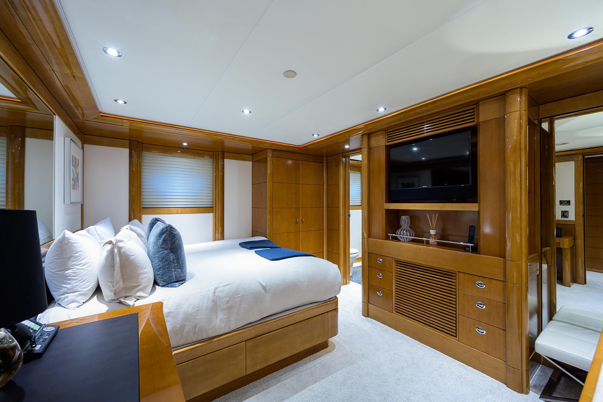 Westport 164 - Quantum of Solace - Fwd Port Guest Stateroom