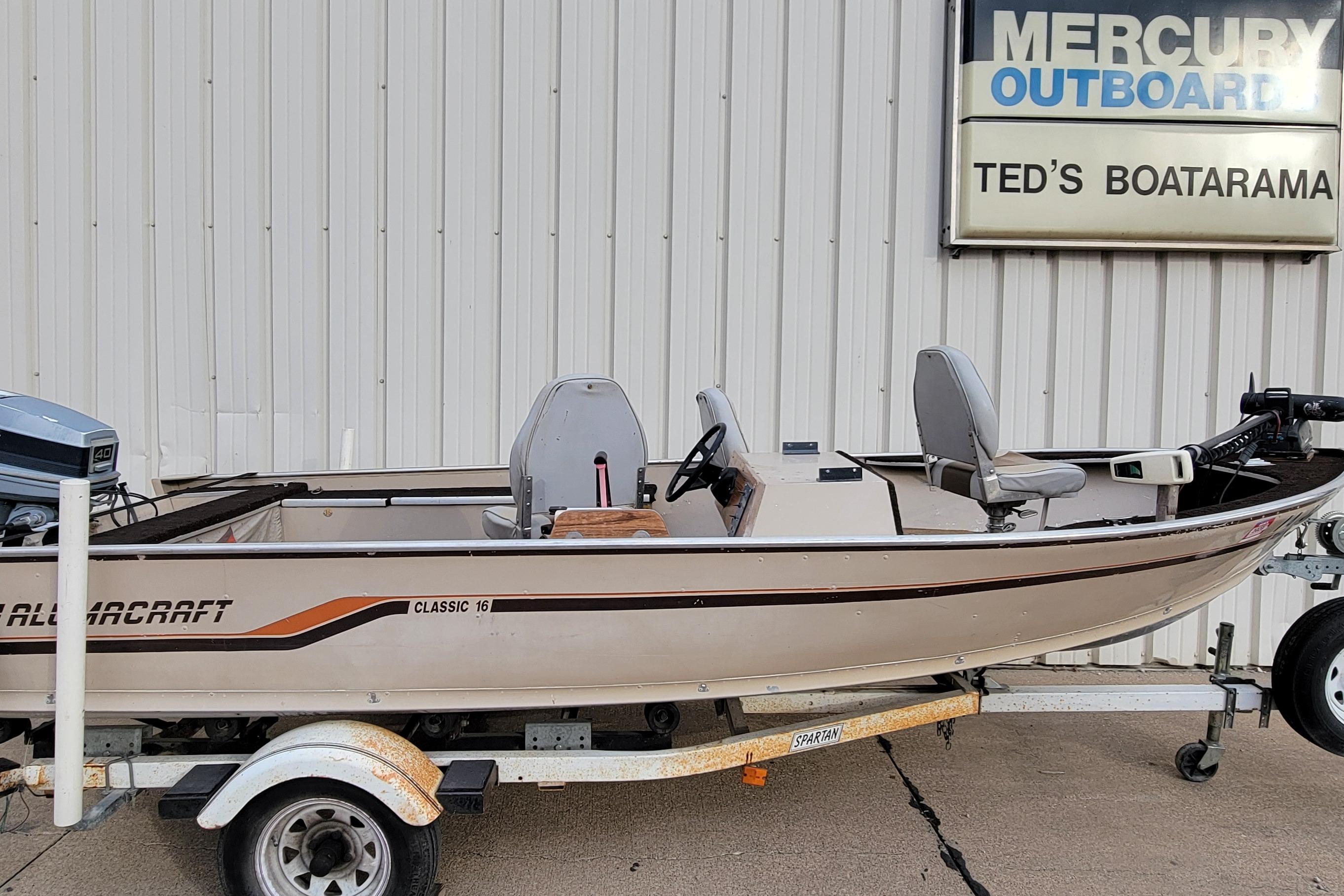 1987 Alumacraft Classic 165 CS boat on trailer at Ted's Boatarama.