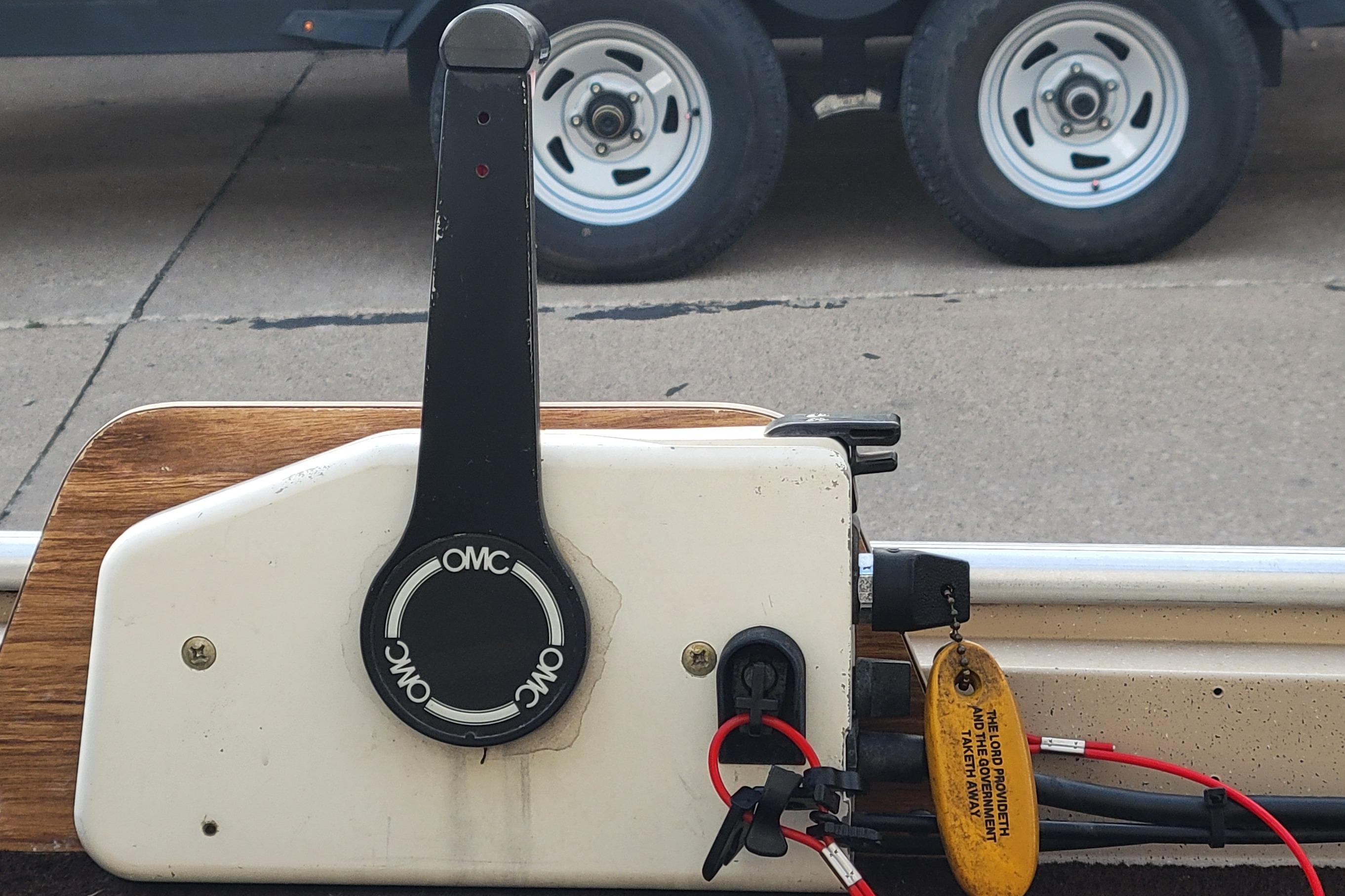 Throttle control of 1987 Alumacraft Classic 165 CS boat with OMC branding.