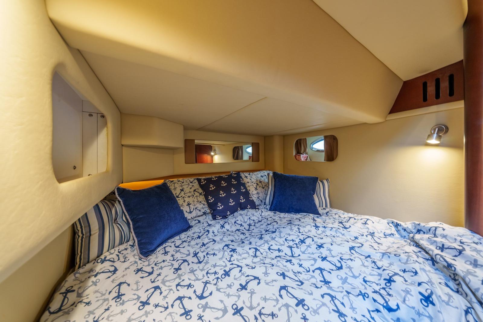 PA 10423 TT Knot 10 Yacht Sales PA 10423 TT Knot 10 Yacht Sales