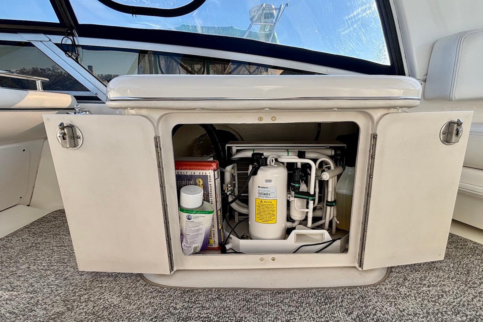 PA 10423 TT Knot 10 Yacht Sales PA 10423 TT Knot 10 Yacht Sales