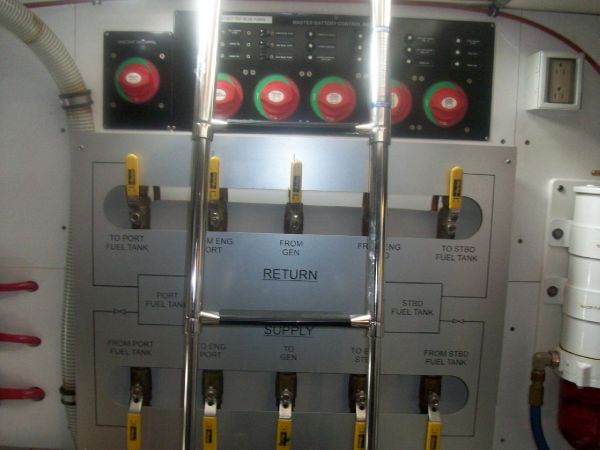 Engine Room Forward (salon acces)