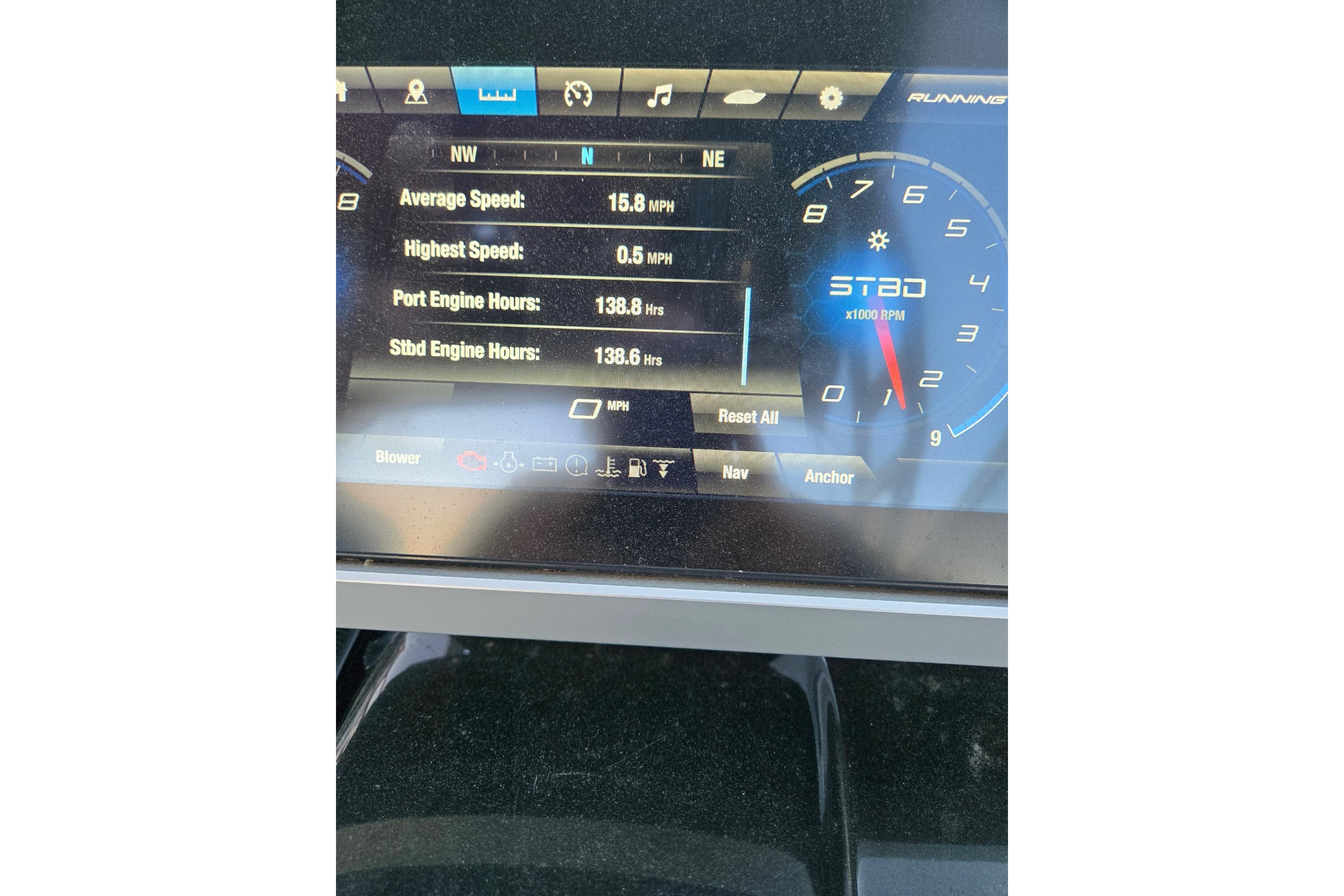 Yamaha Boats 252S 2022 dashboard displaying speed and engine hours.