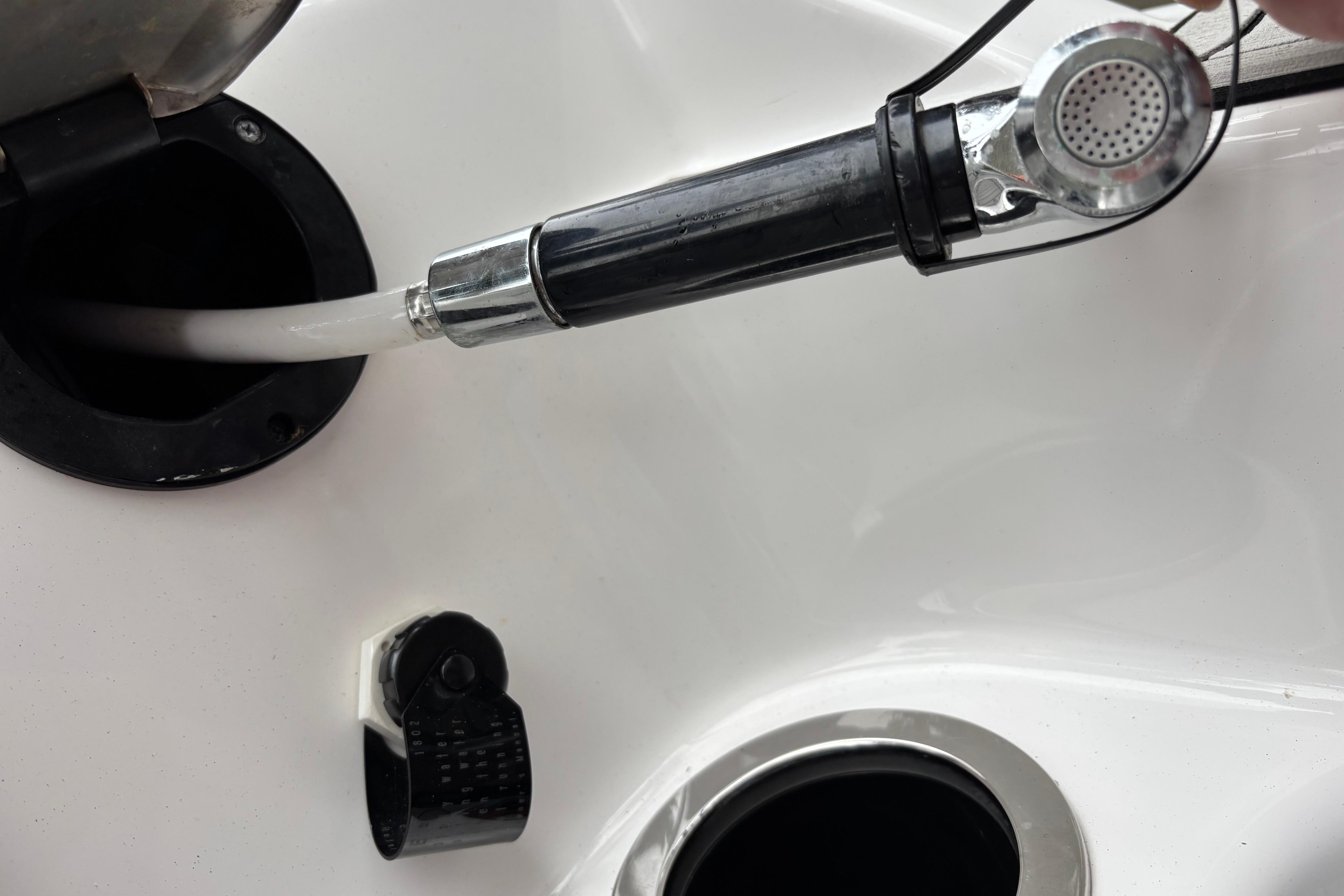 Fueling port and hose on a 2022 Yamaha Boats 252S.