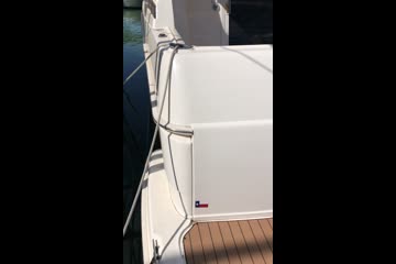 Silverton 410 Sport Bridge video