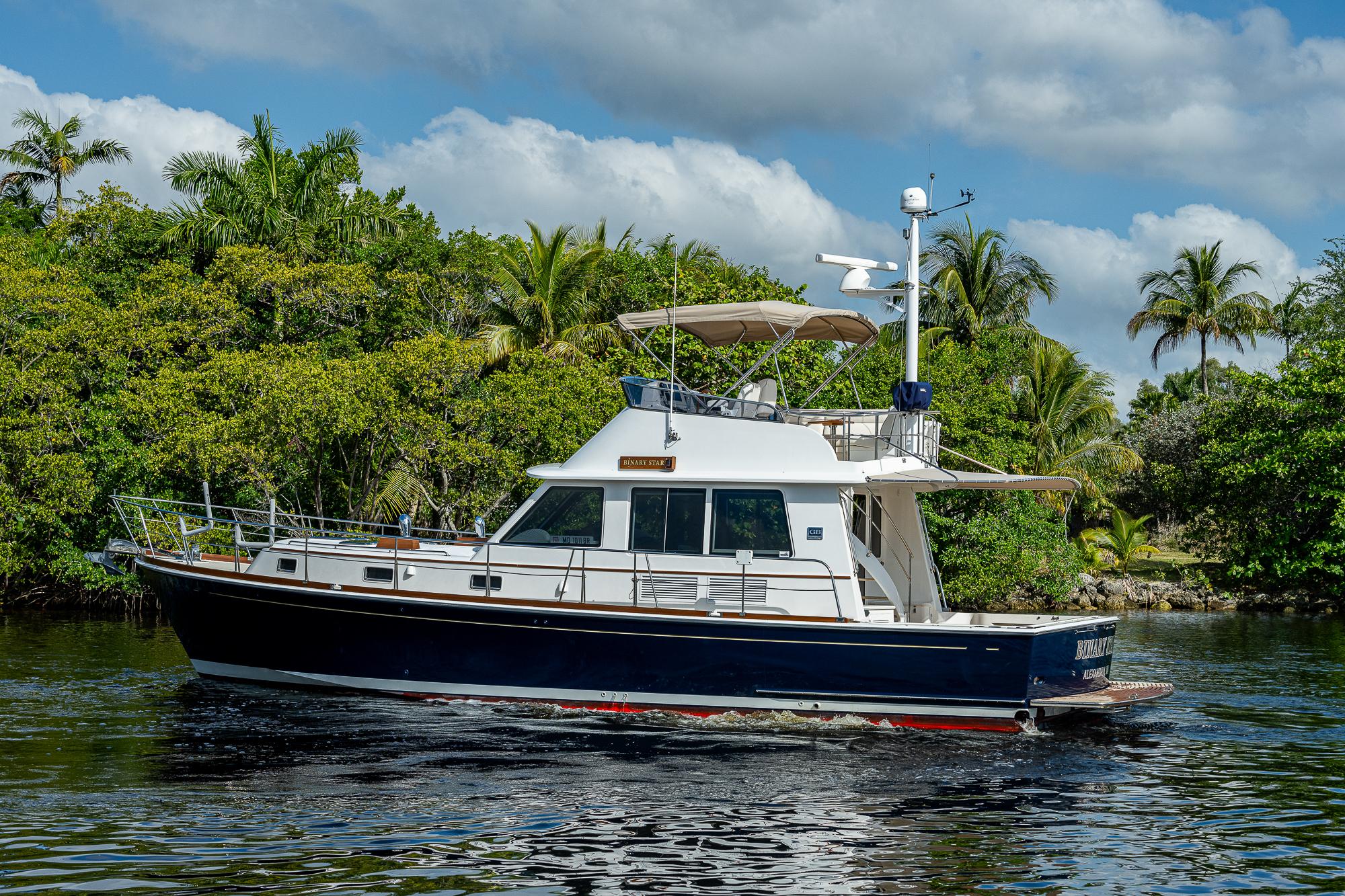 binary star yacht