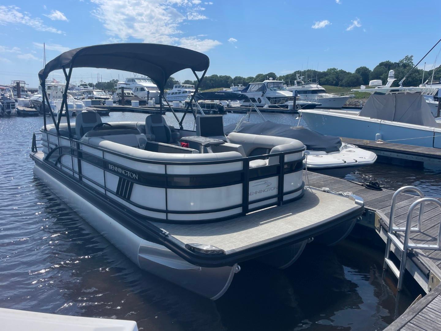 2021 Bennington 24LSR