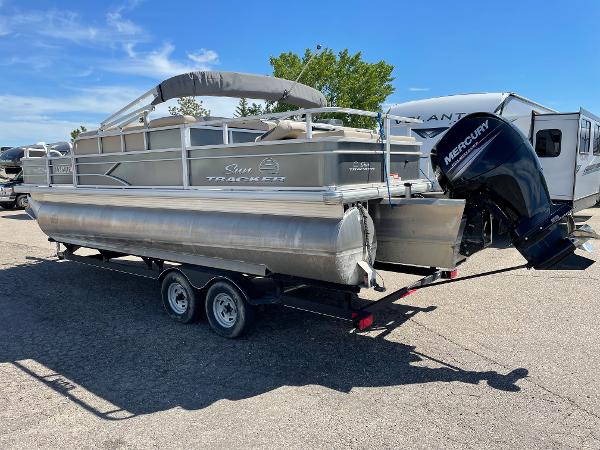 2017 Sun Tracker boat for sale, model of the boat is Fishin' Barge 22DLX & Image # 2 of 10