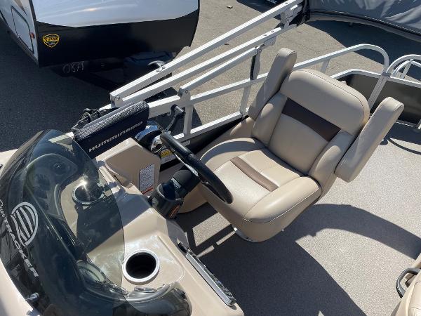 2017 Sun Tracker boat for sale, model of the boat is Fishin' Barge 22DLX & Image # 6 of 10