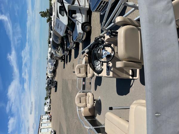2017 Sun Tracker boat for sale, model of the boat is Fishin' Barge 22DLX & Image # 9 of 10