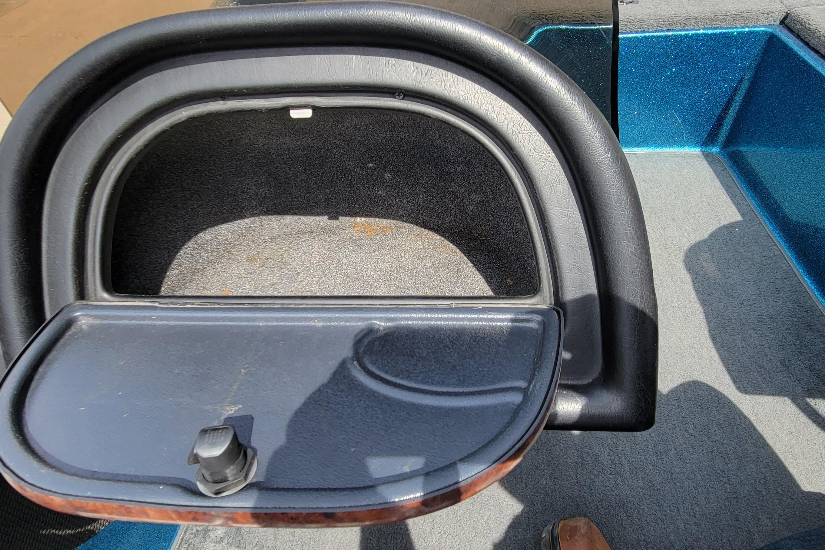 Open storage compartment on a 2000 Ranger 522DVX Comanche boat.