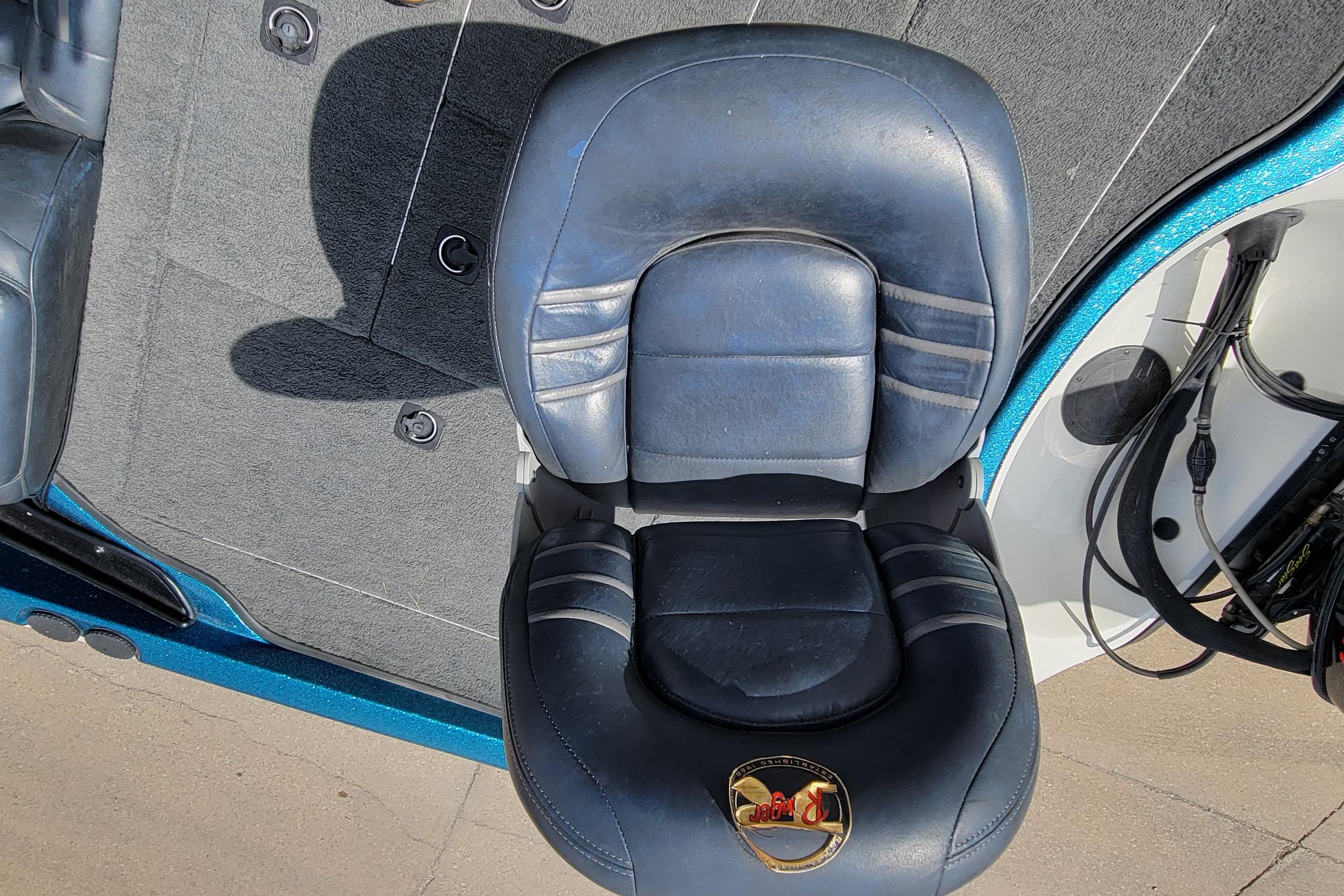 2000 Ranger 522DVX Comanche boat seat, black leather, on gray carpeted deck.