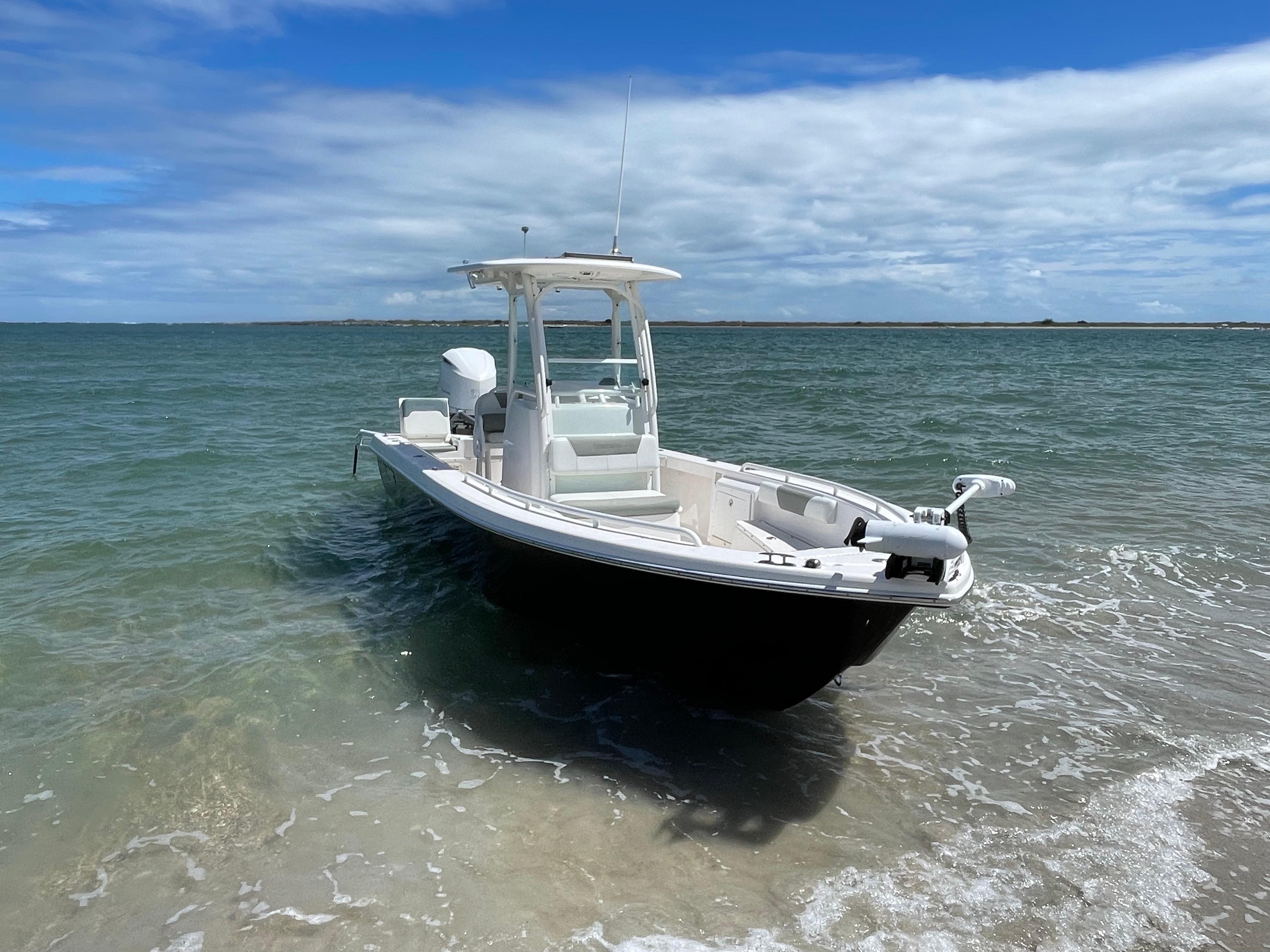 2015 Everglades 243 Center Console