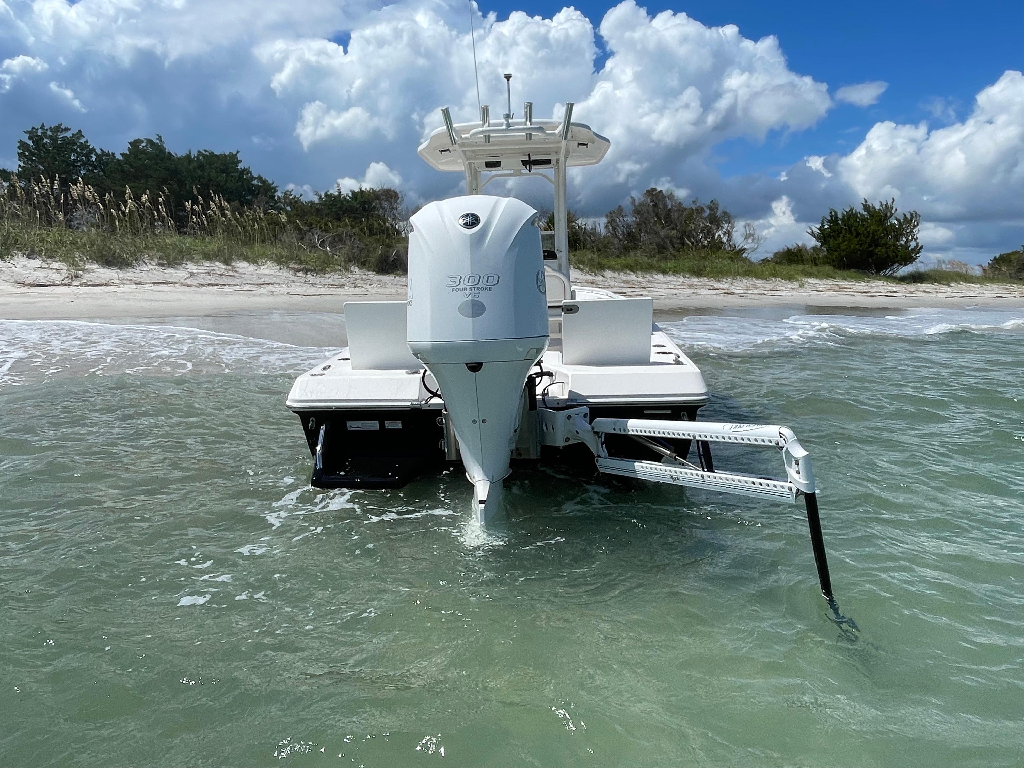 2015 Everglades 243 Center Console