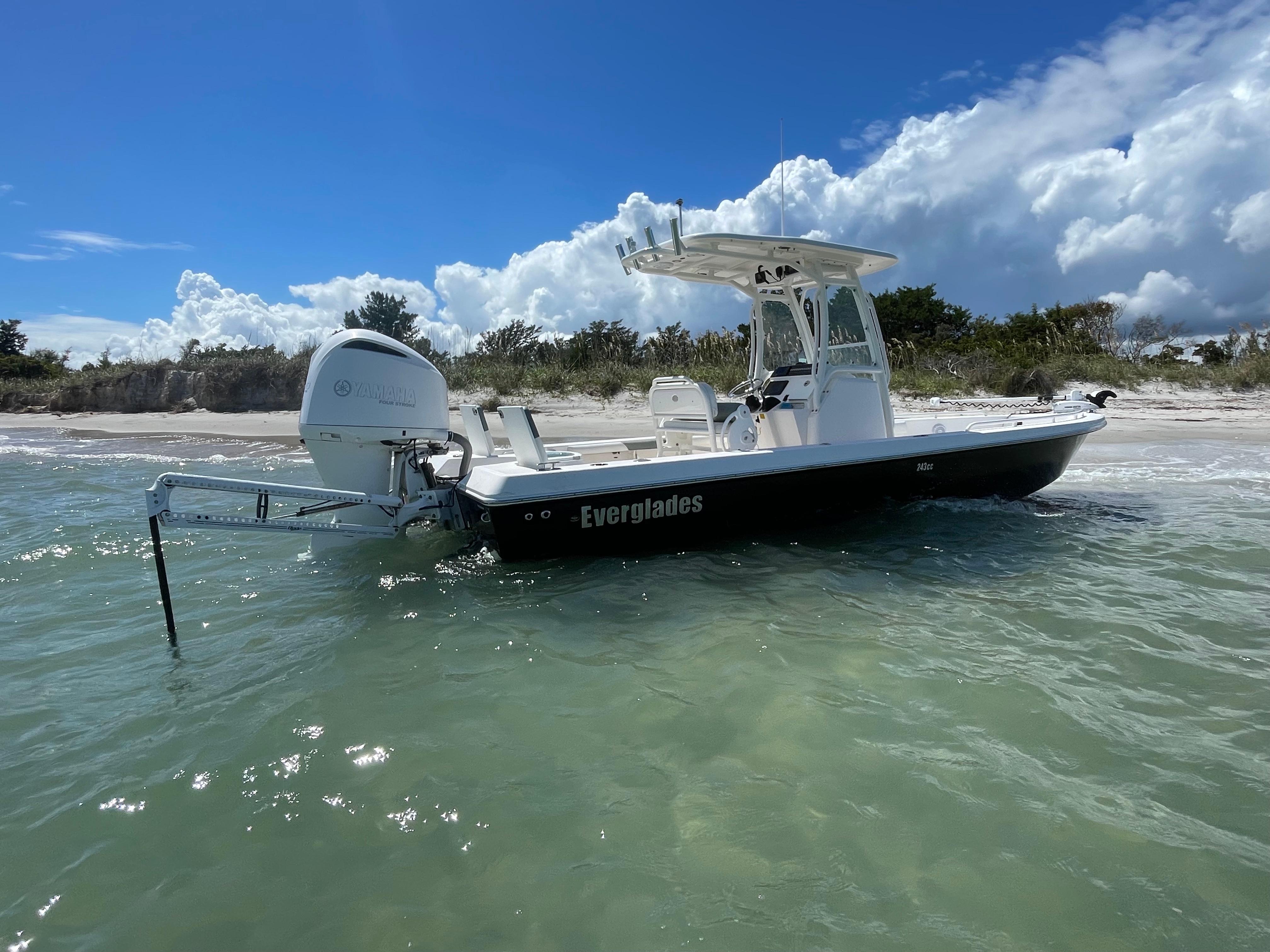 2015 Everglades 243 Center Console