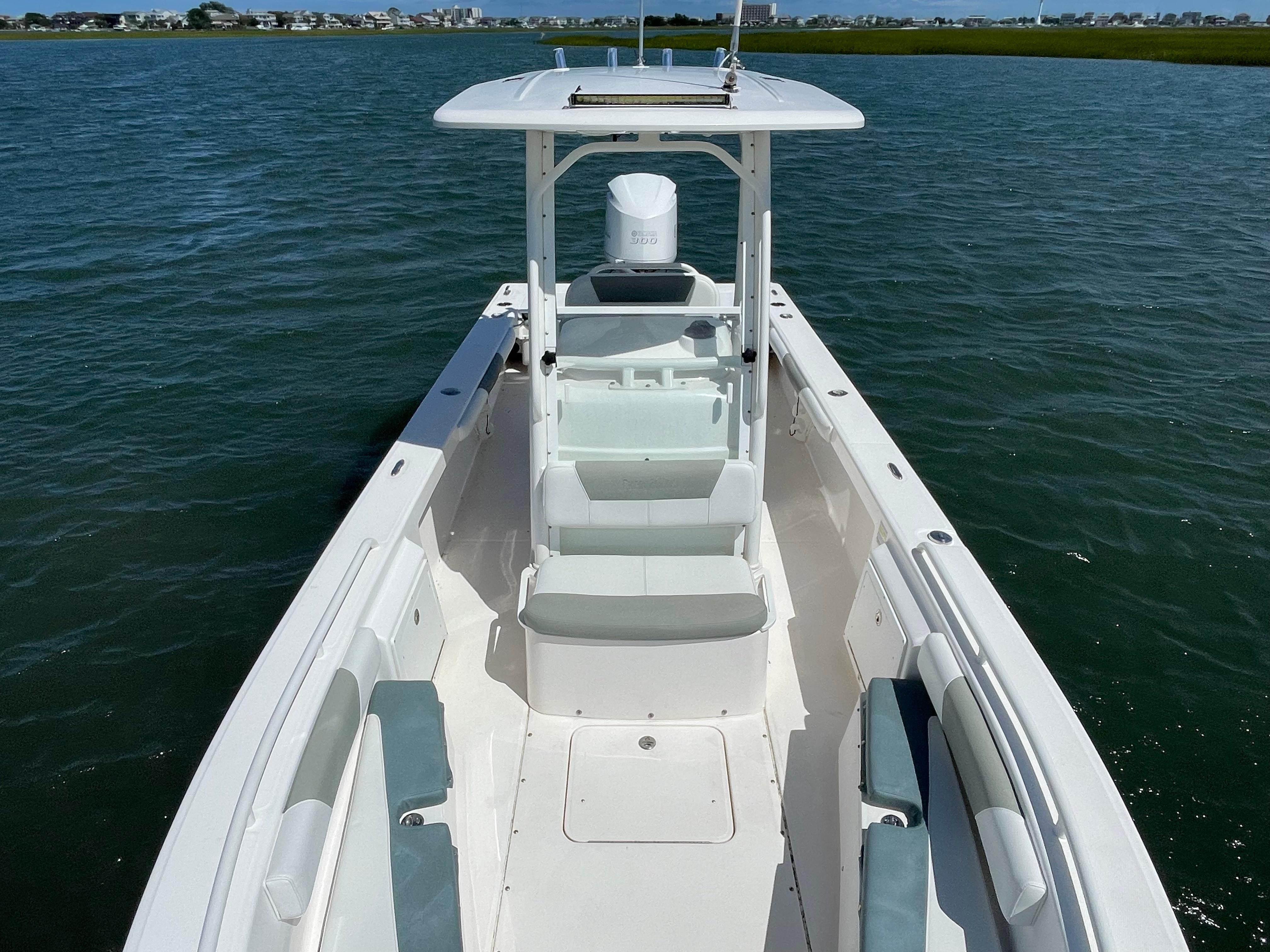 2015 Everglades 243 Center Console