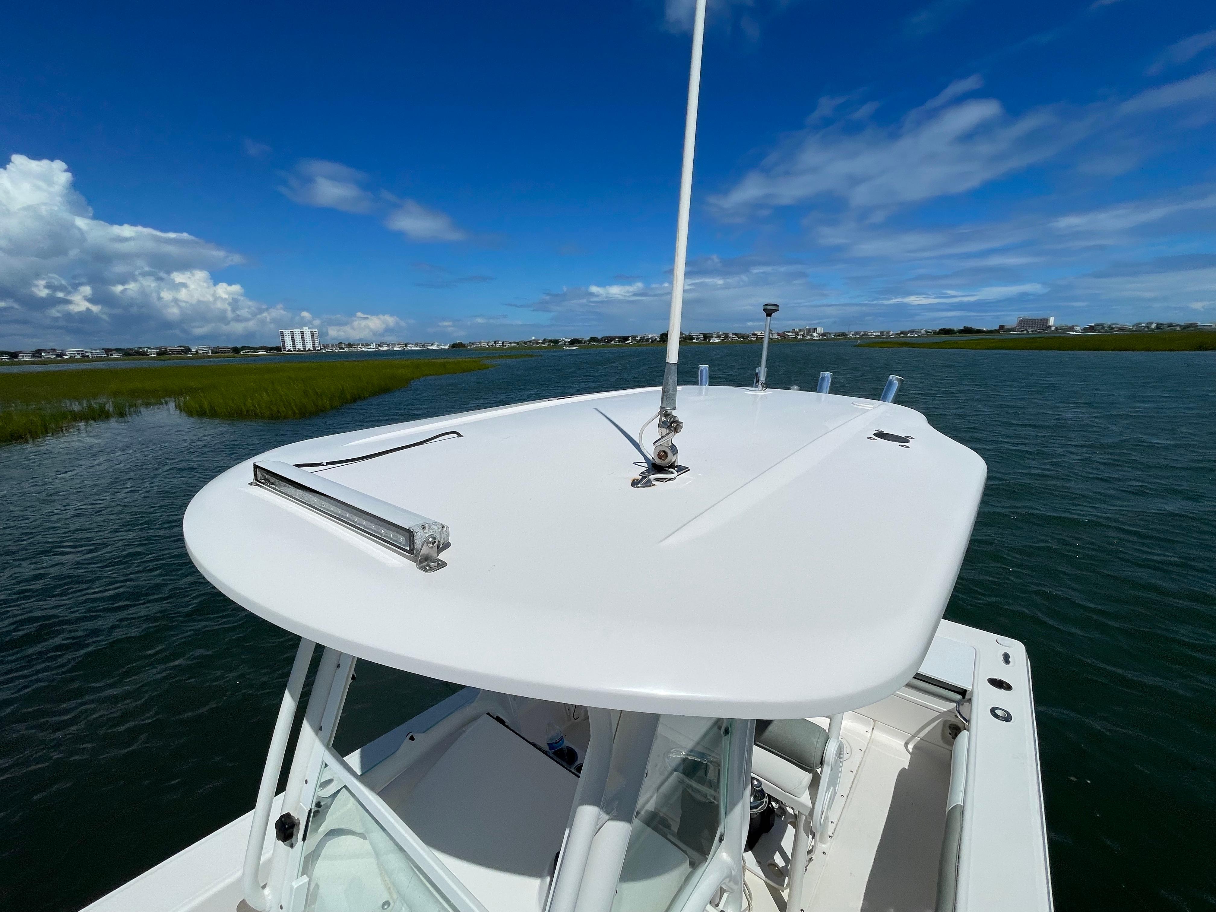 2015 Everglades 243 Center Console