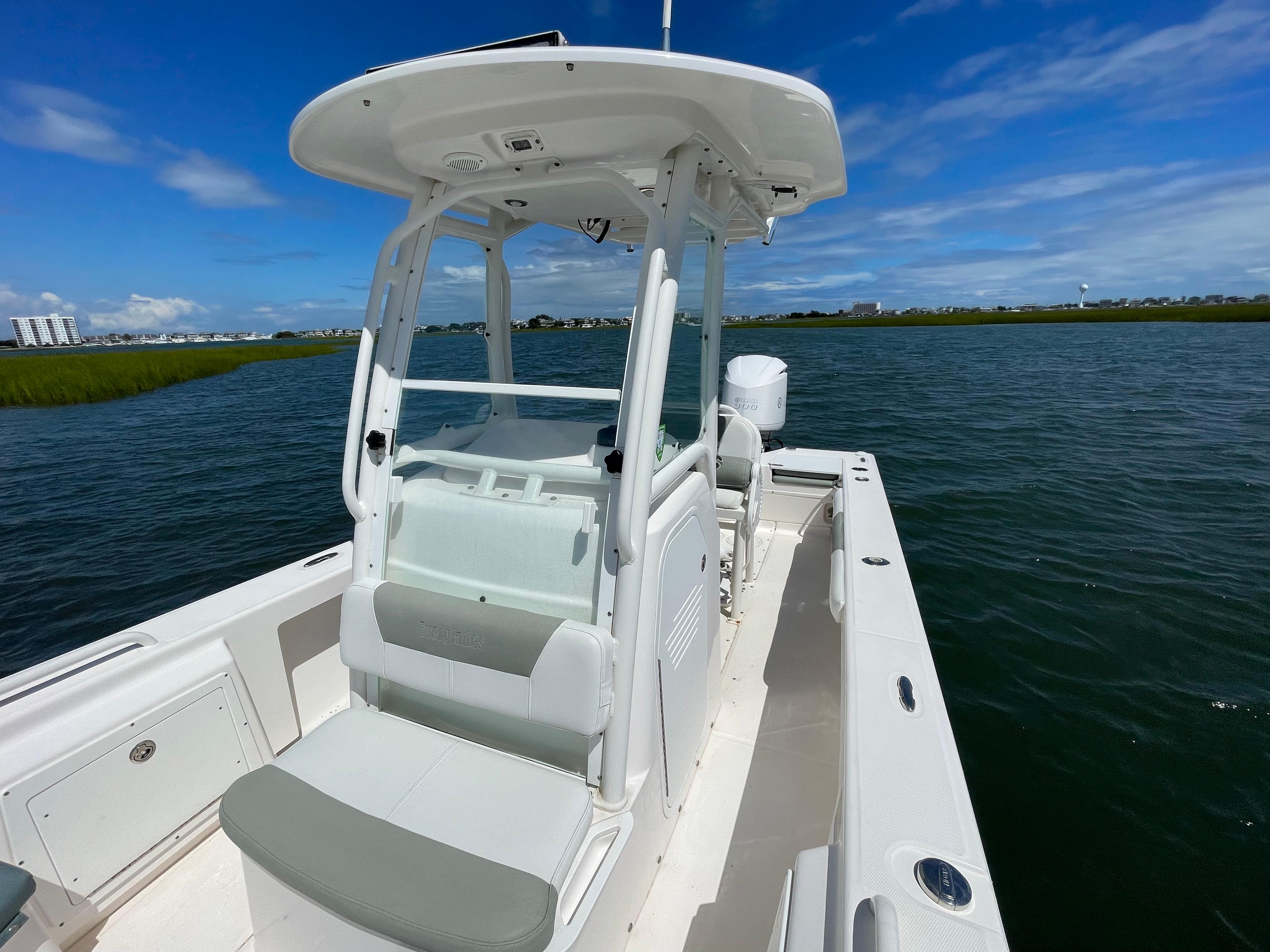 2015 Everglades 243 Center Console