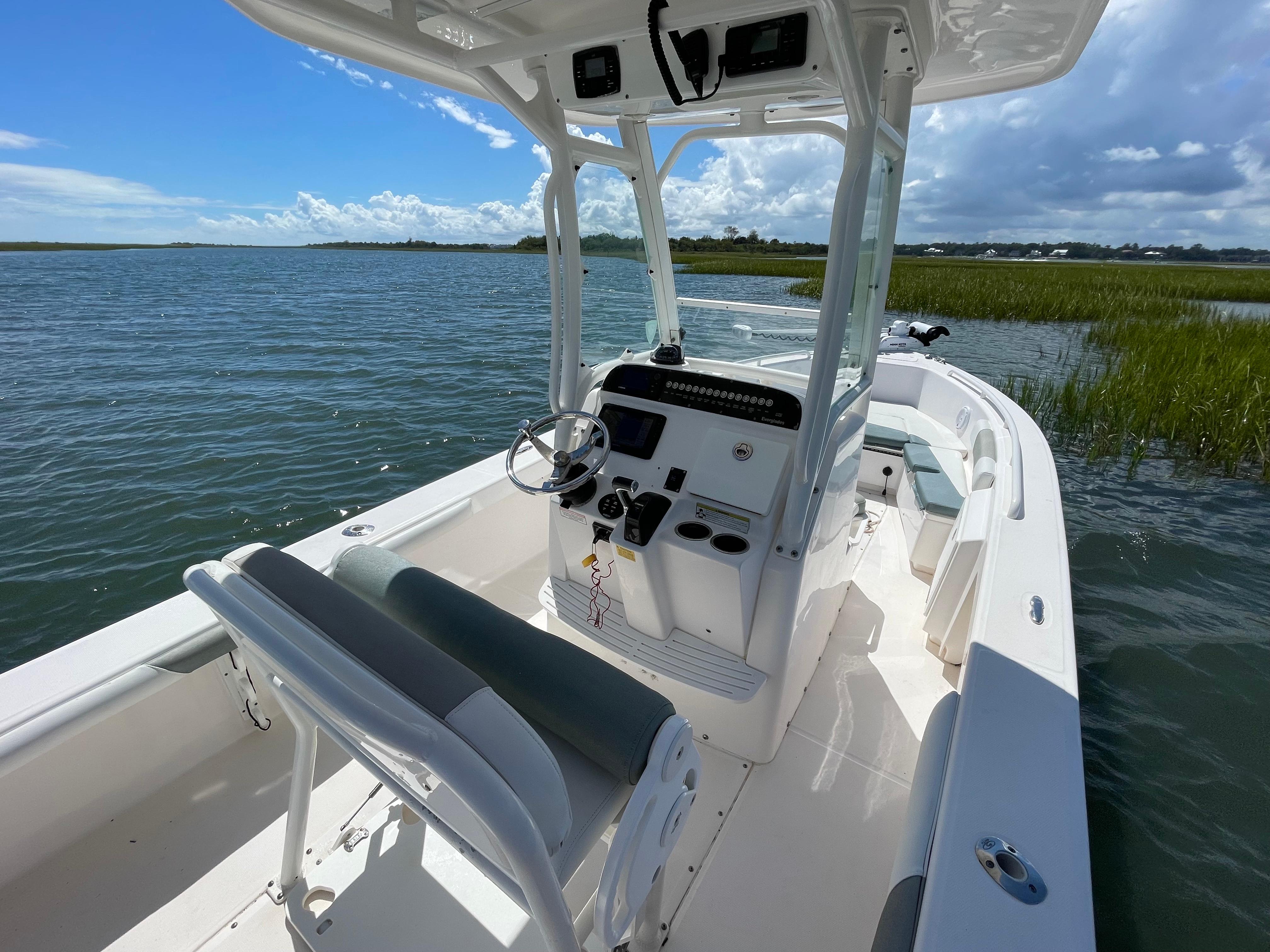 2015 Everglades 243 Center Console