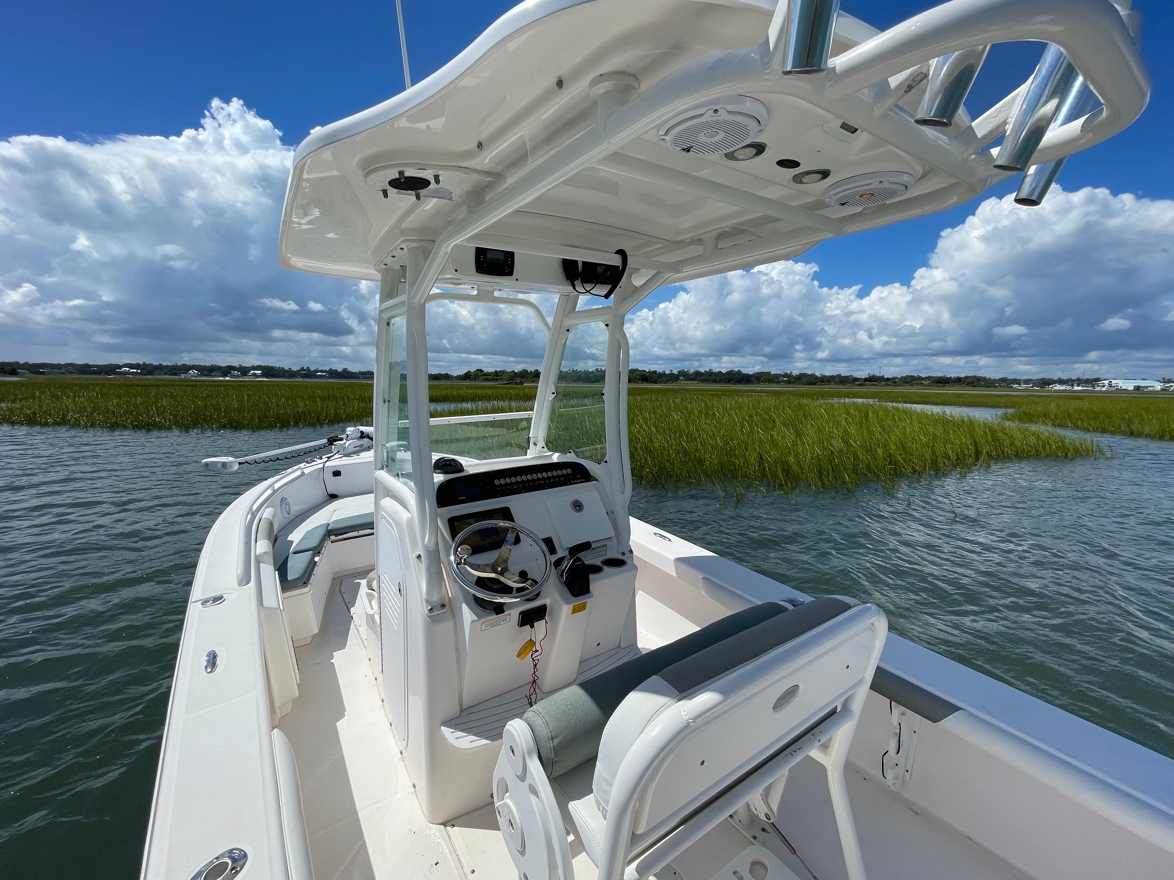 2015 Everglades 243 Center Console