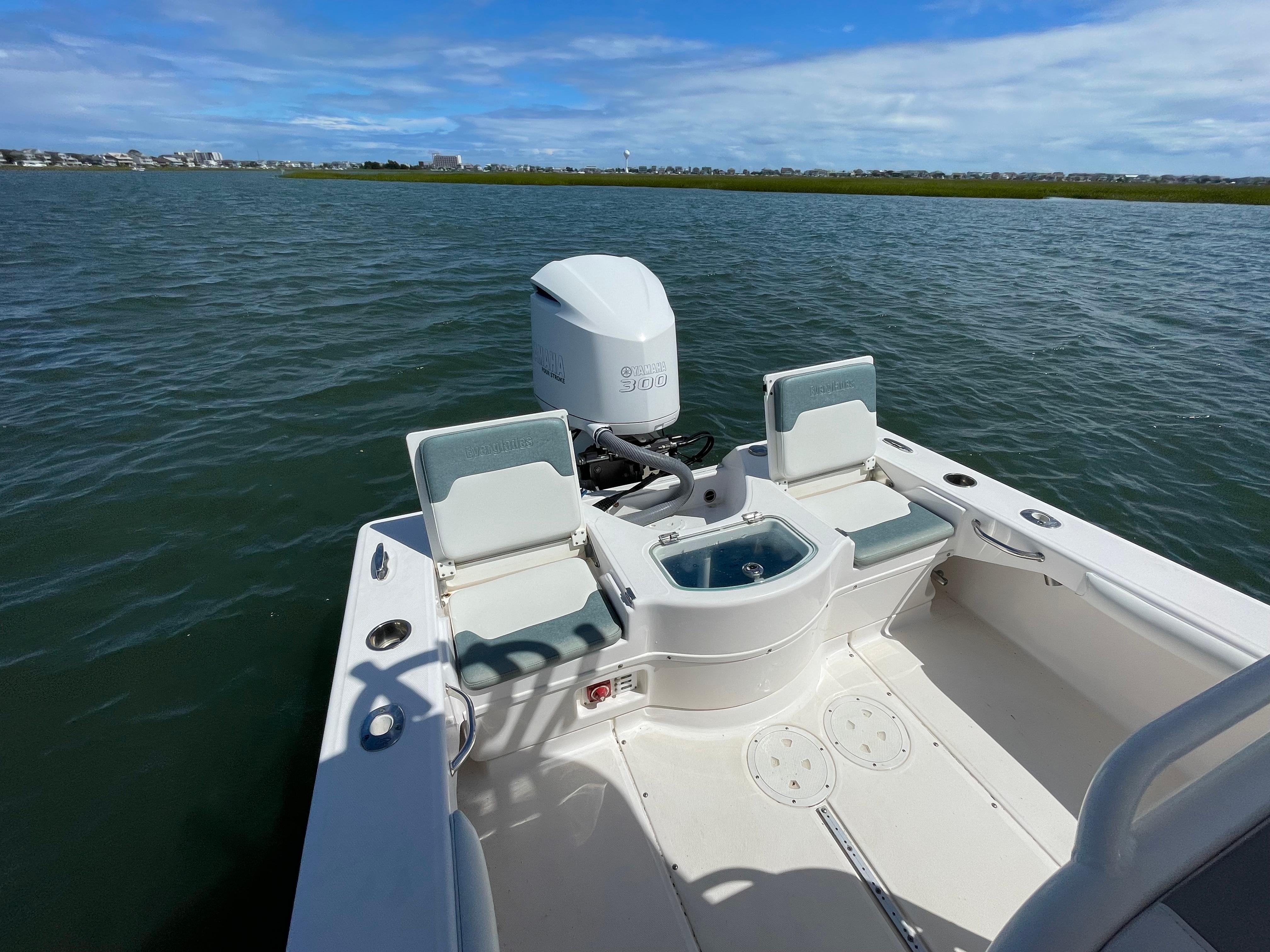 2015 Everglades 243 Center Console