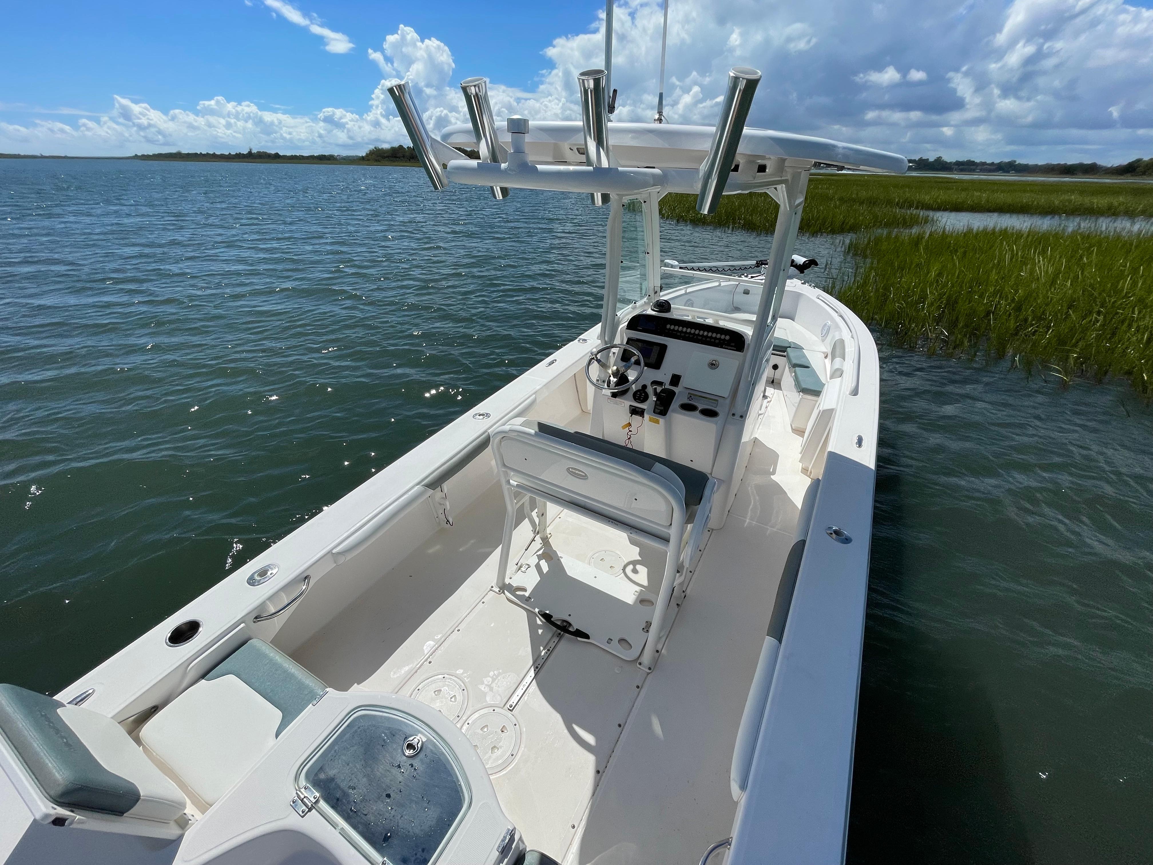 2015 Everglades 243 Center Console