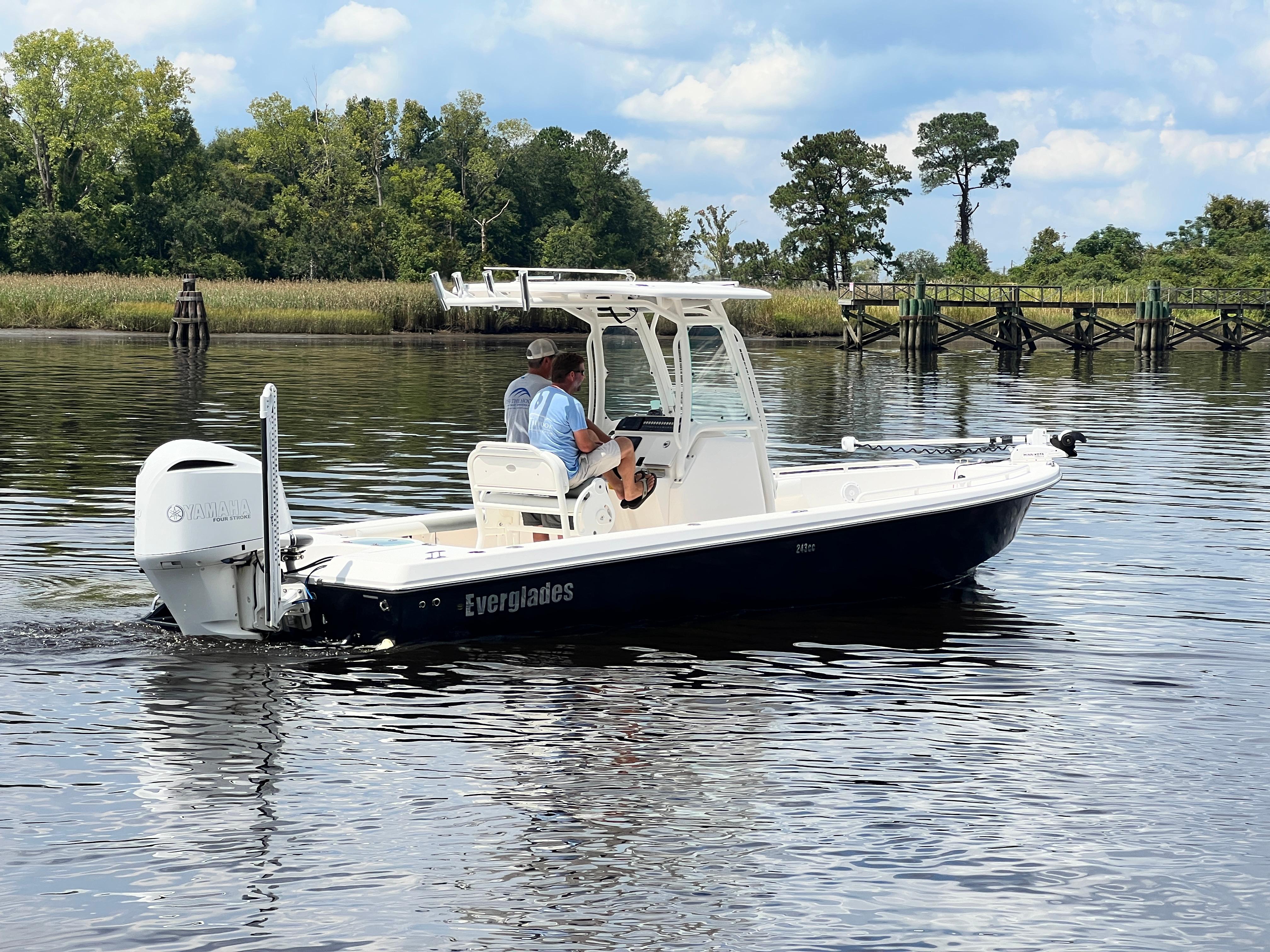 2015 Everglades 243 Center Console