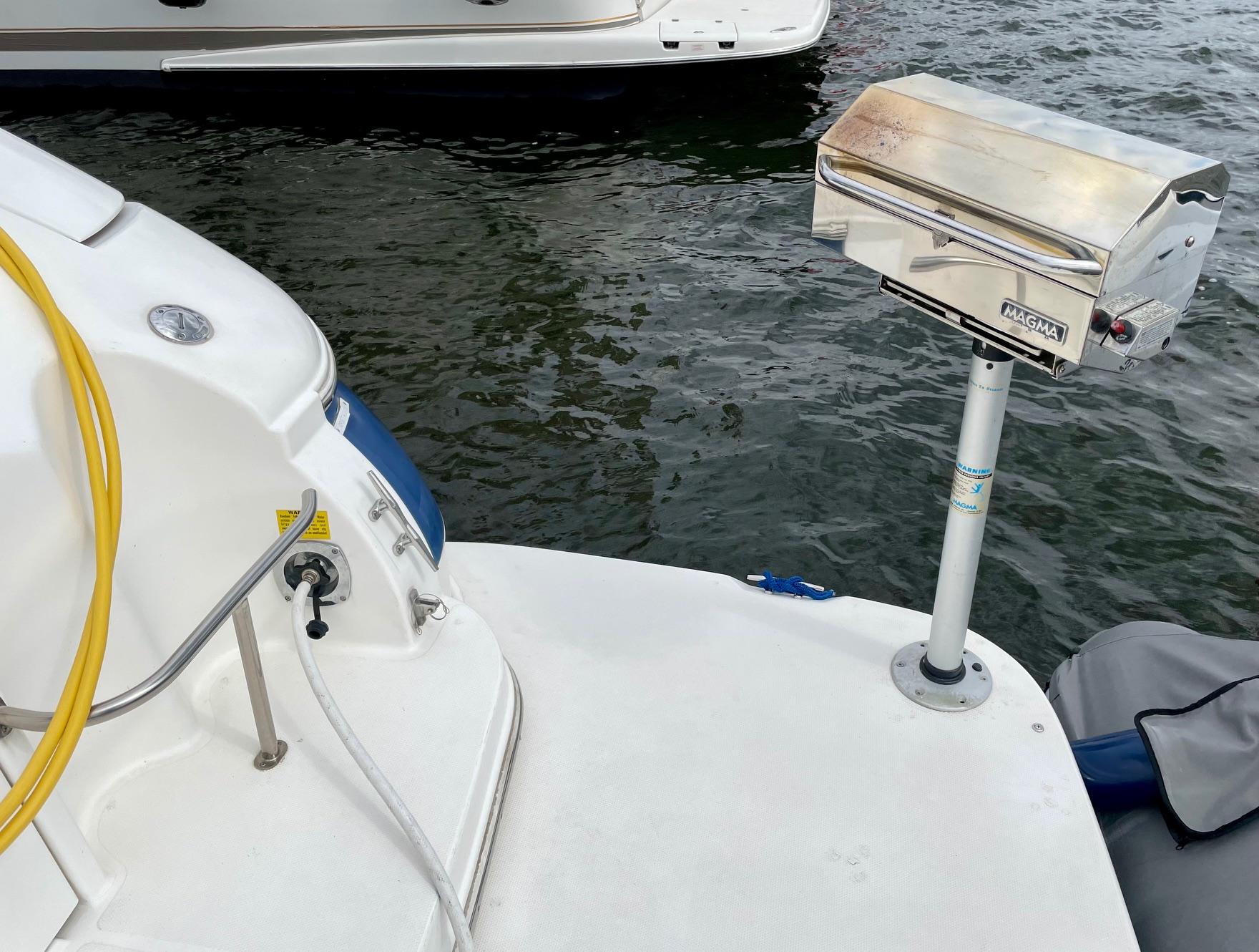 2004-cruisers-yachts-320-express-power-9837051-20250612111927793-1_XLARGE