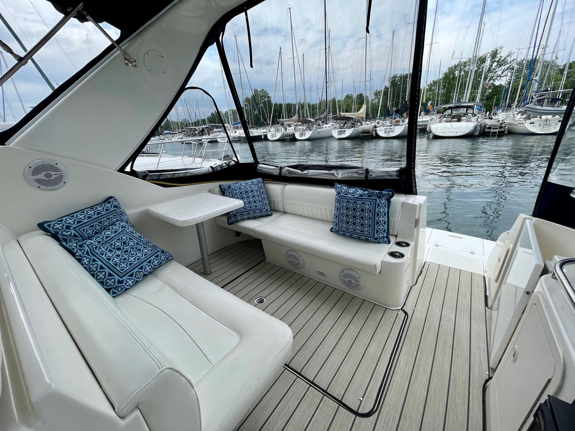 2004-cruisers-yachts-320-express-power-9837051-20250612111929961-1_XLARGE