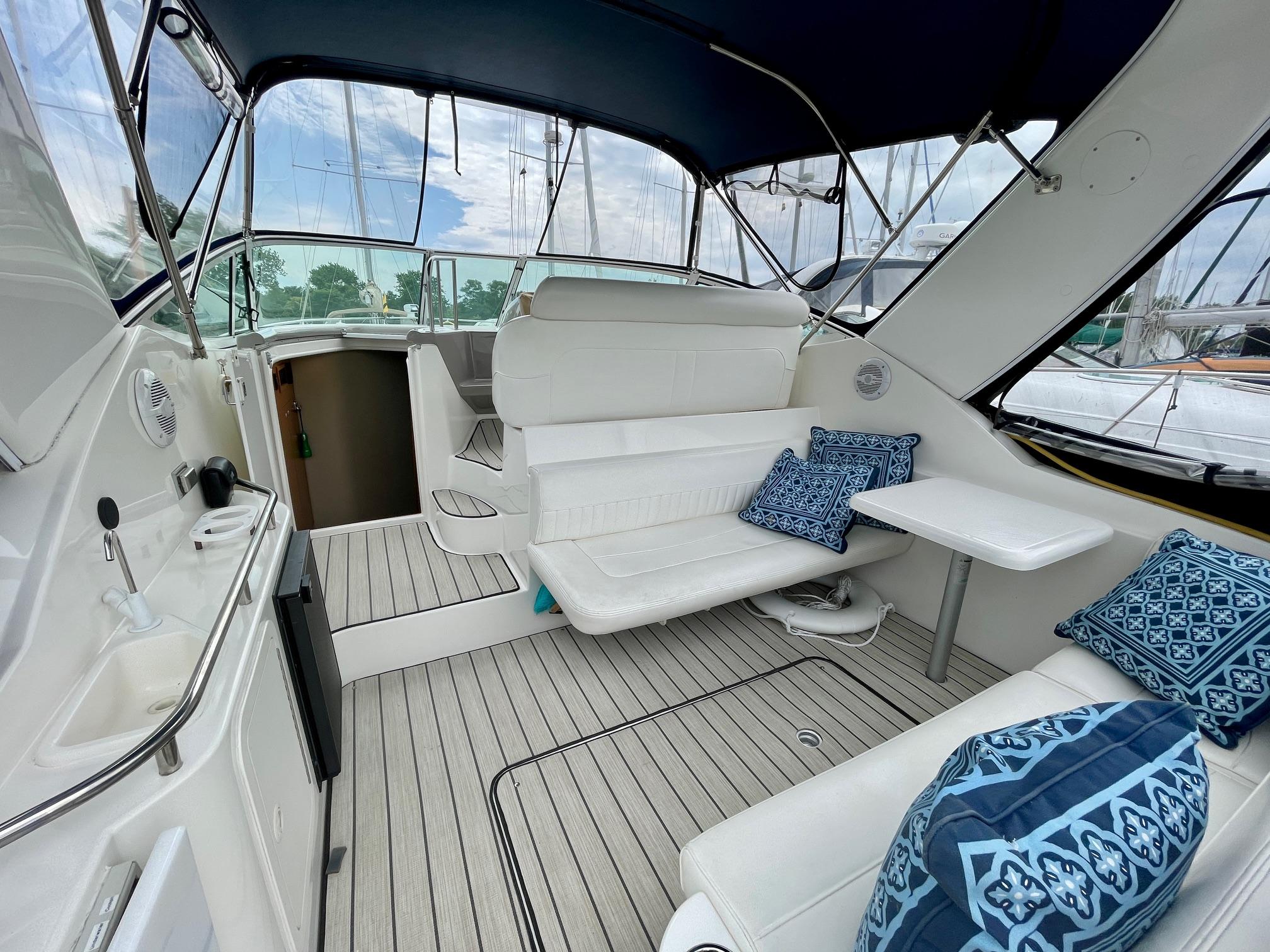 2004-cruisers-yachts-320-express-power-9837051-20250612111936921-1_XLARGE