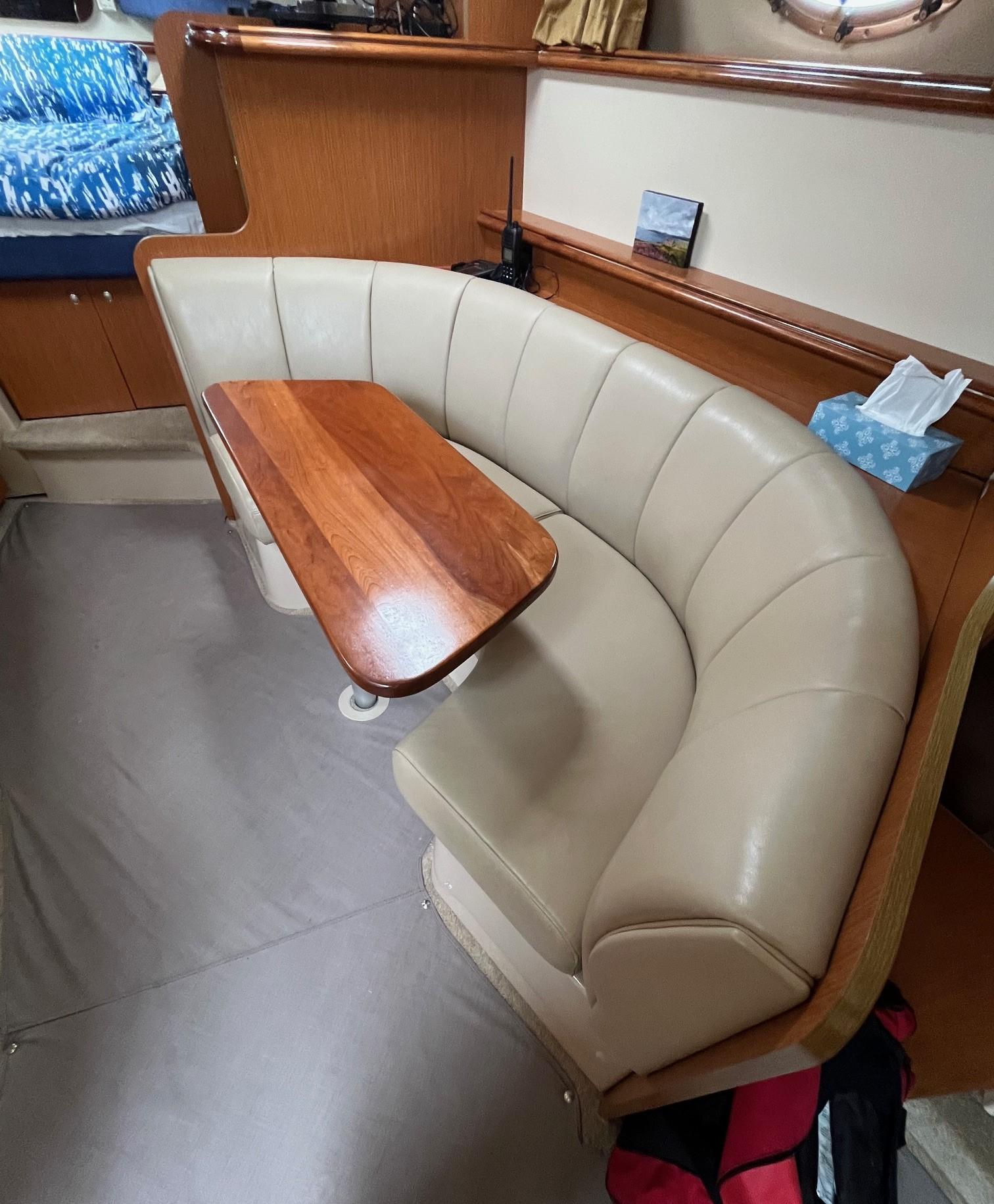 2004-cruisers-yachts-320-express-power-9837051-20250612111942929-1_XLARGE