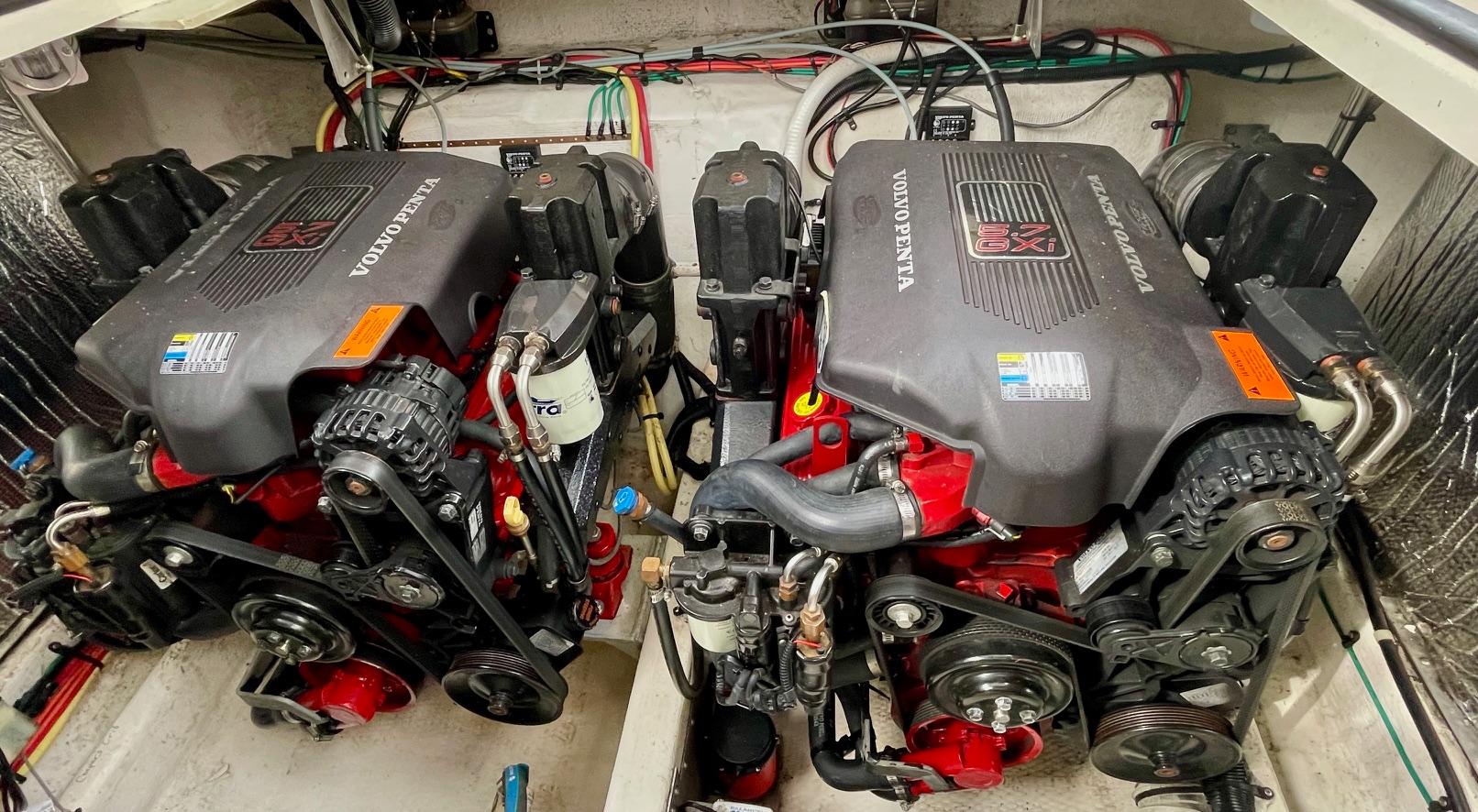 2004-cruisers-yachts-320-express-power-9837051-20250612111959747-1_XLARGE