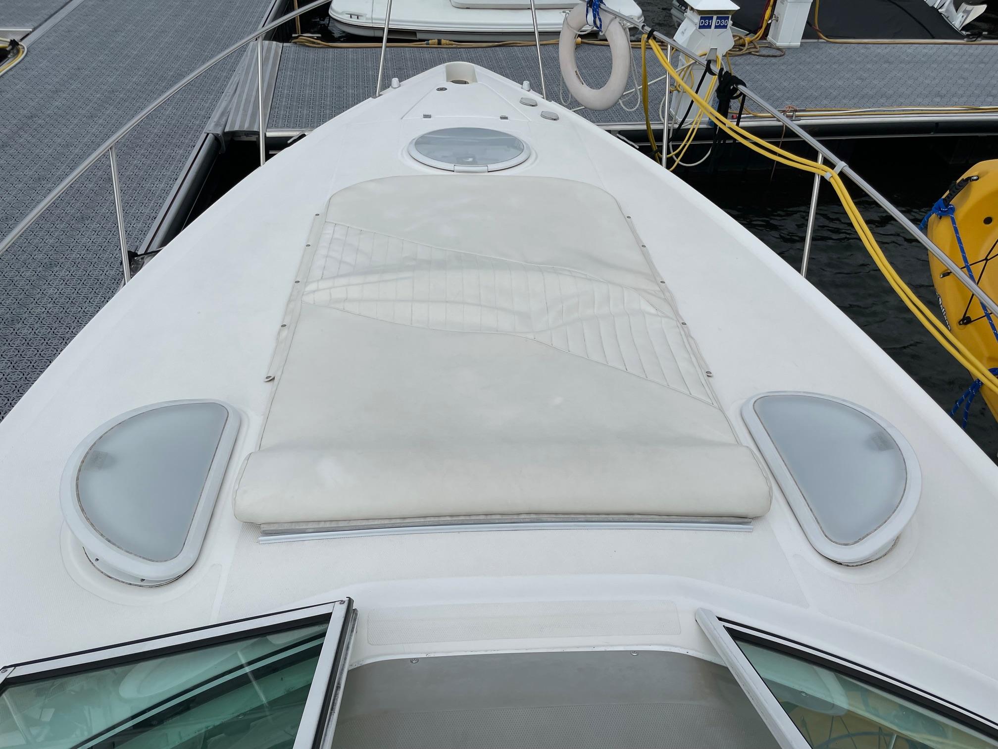2004-cruisers-yachts-320-express-power-9837051-20250612112002361-1_XLARGE