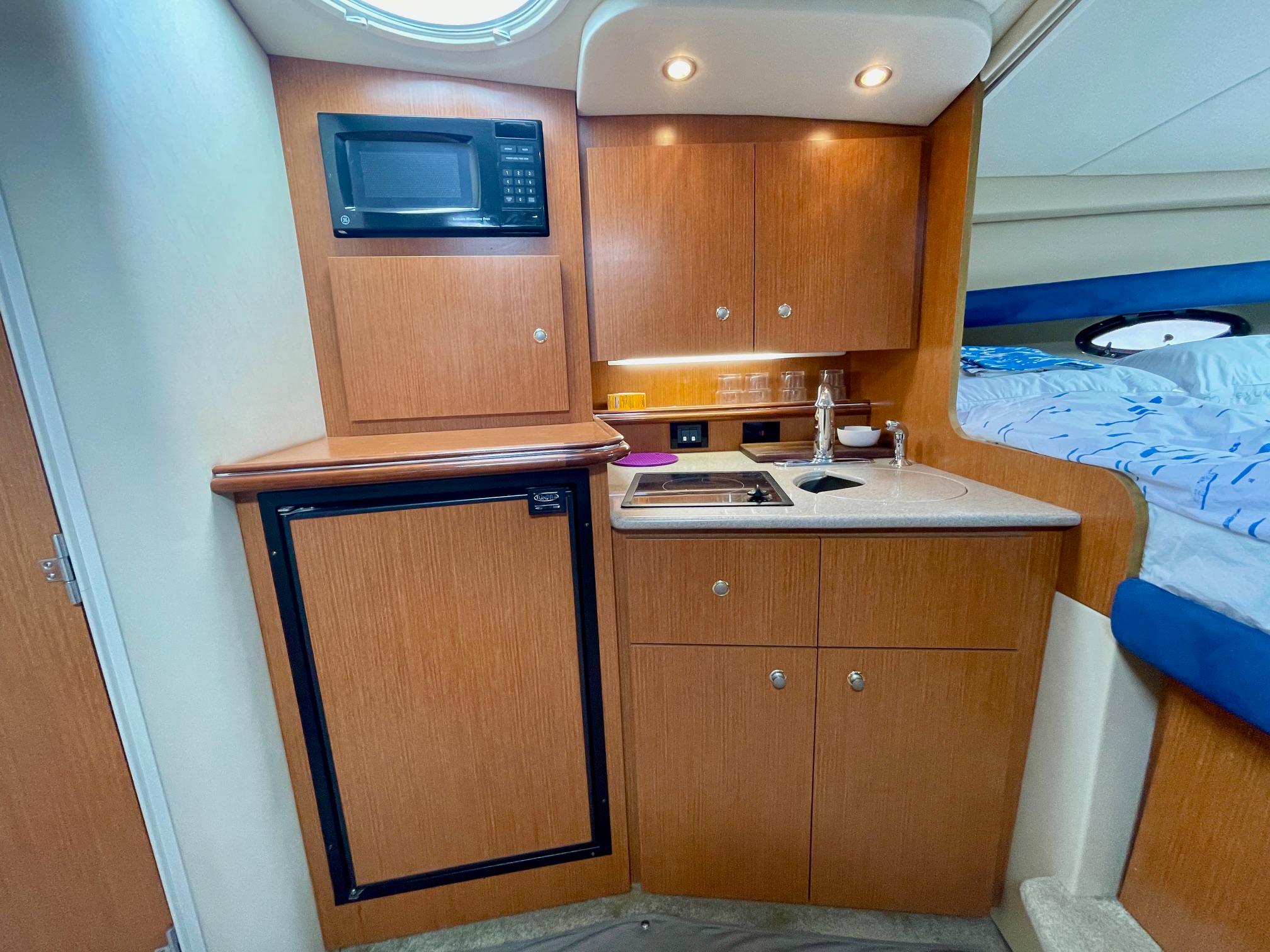 2004-cruisers-yachts-320-express-power-9837051-20250612112005855-1_XLARGE