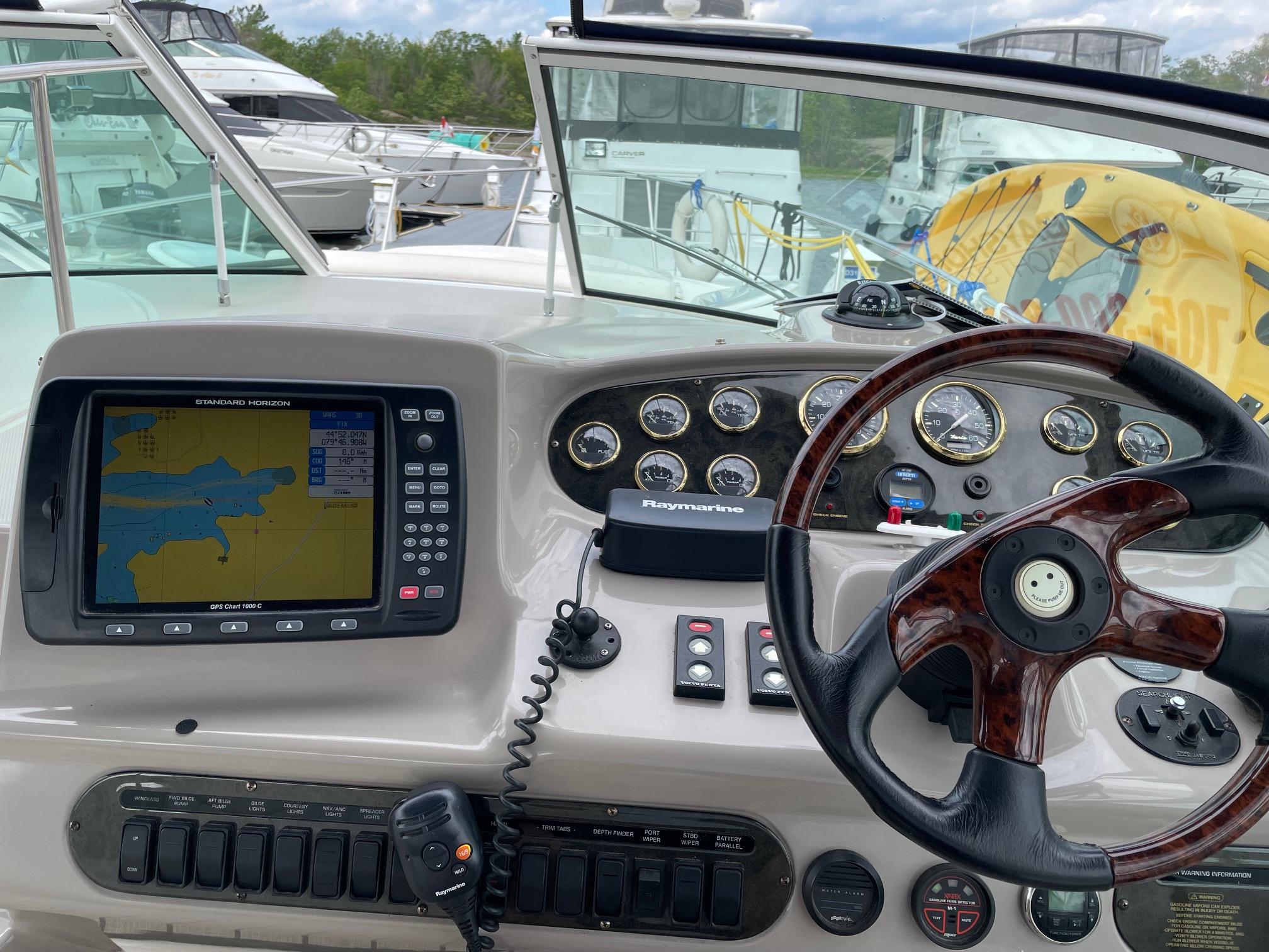 2004-cruisers-yachts-320-express-power-9837051-20250612112011045-1_XLARGE