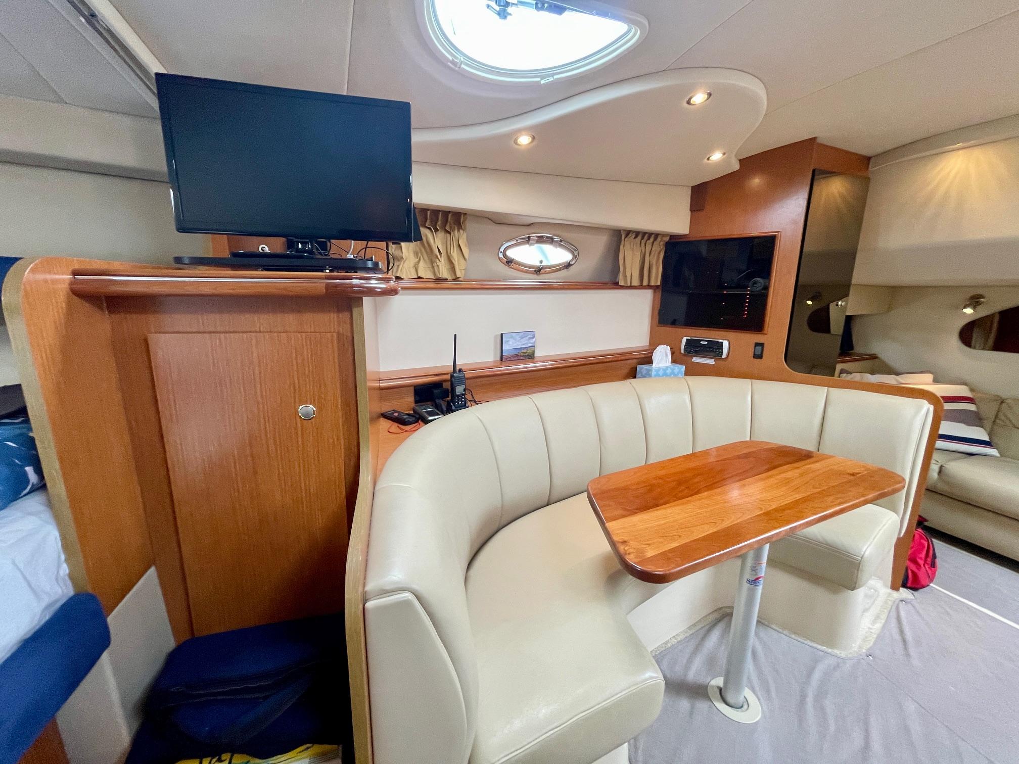 2004-cruisers-yachts-320-express-power-9837051-20250612112015100-1_XLARGE