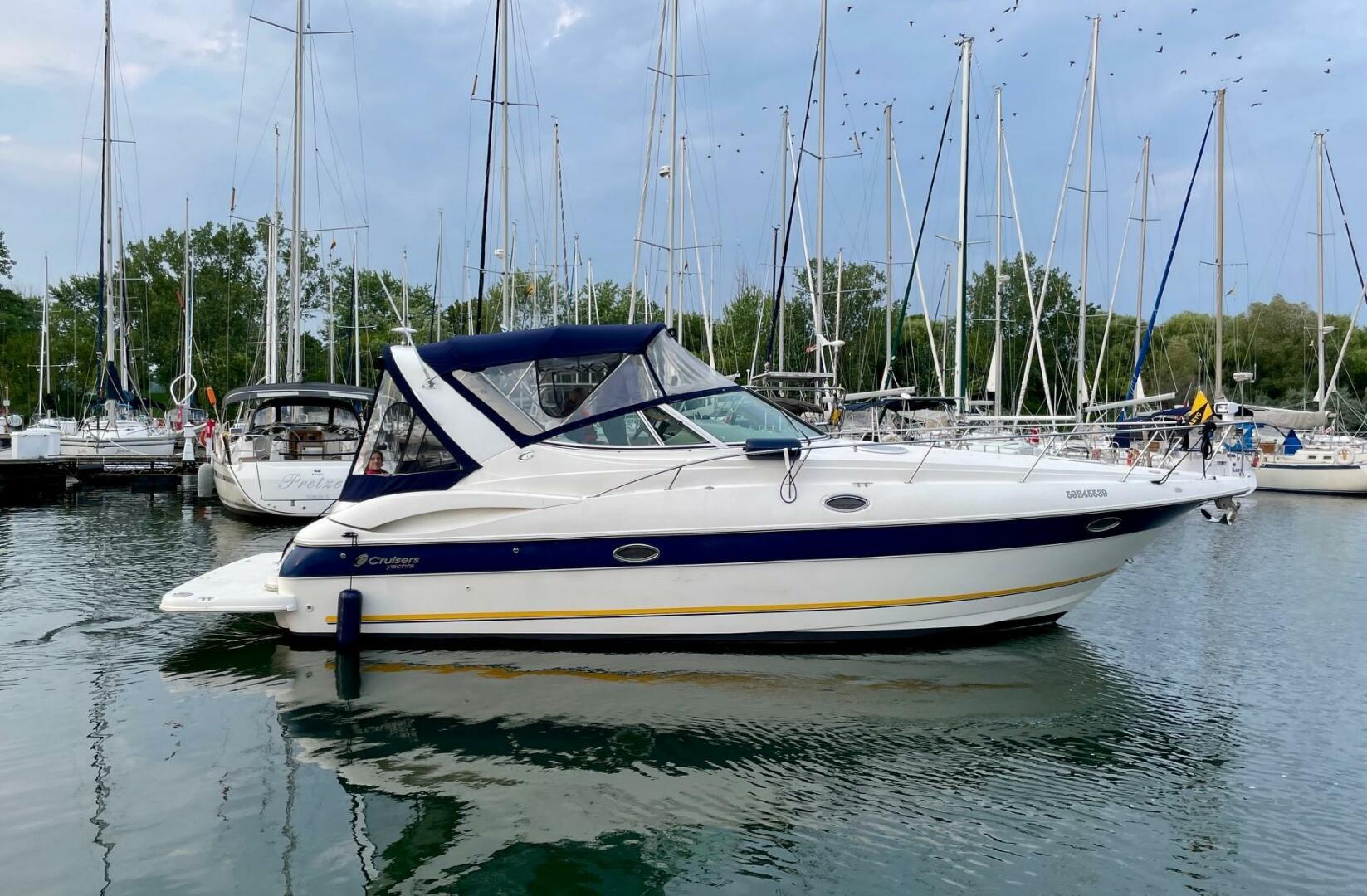 2004-cruisers-yachts-320-express-power-9837051-20250612112016824-1_XLARGE