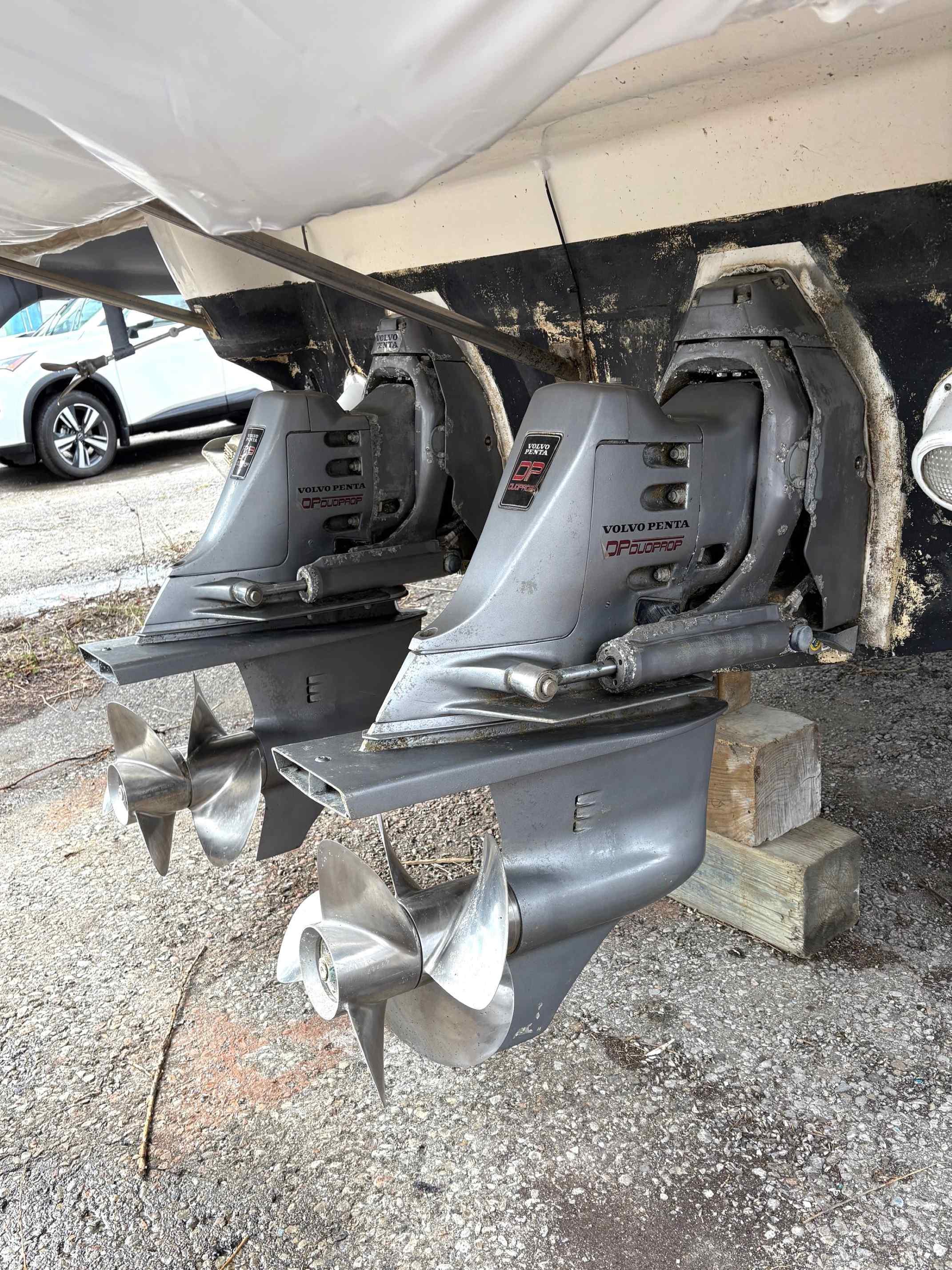 2004-cruisers-yachts-320-express-power-9837051-20250612112021962-1_XLARGE