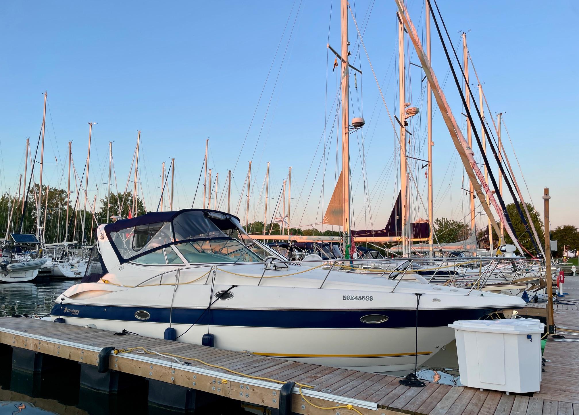 2004-cruisers-yachts-320-express-power-9837051-20250612112024014-1_XLARGE