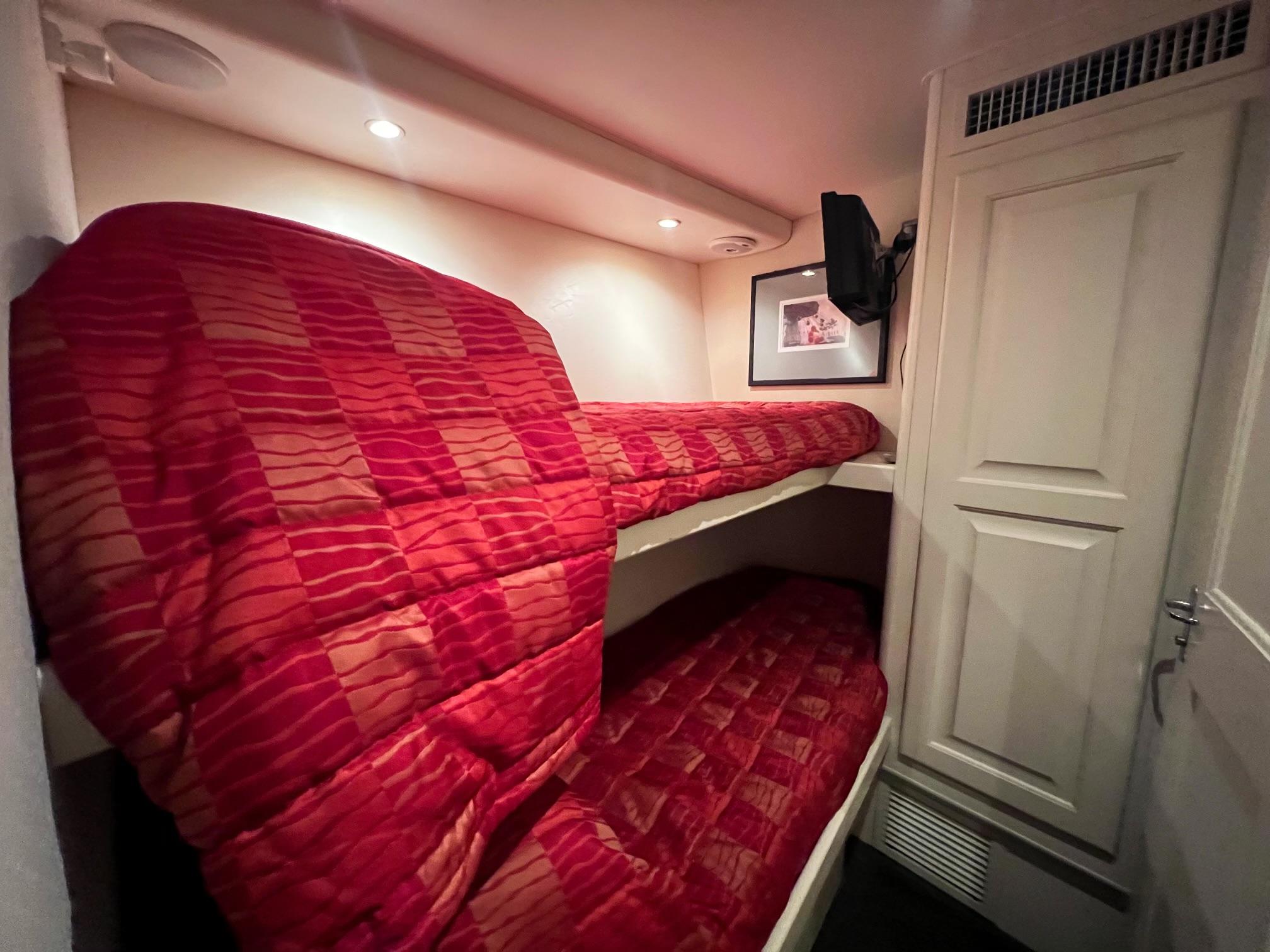 Viking-60 Cockpit Sport Yacht 1996-Sea Tiger FL-US-Bunk beds with red checkered bedding in a 1996 Viking 60 Cockpit Sport Yacht cabin.-9787053 | Thumbnail