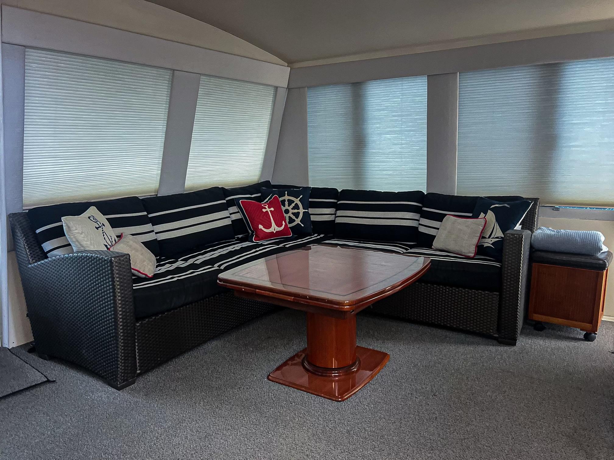 Viking-60 Cockpit Sport Yacht 1996-Sea Tiger FL-US-Luxurious interior of 1996 Viking 60 Cockpit Sport Yacht with elegant seating and nautical decor.-9787053 | Thumbnail
