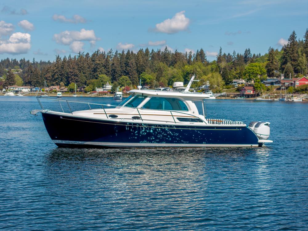 Eastern Standard 34' Back Cove 2021