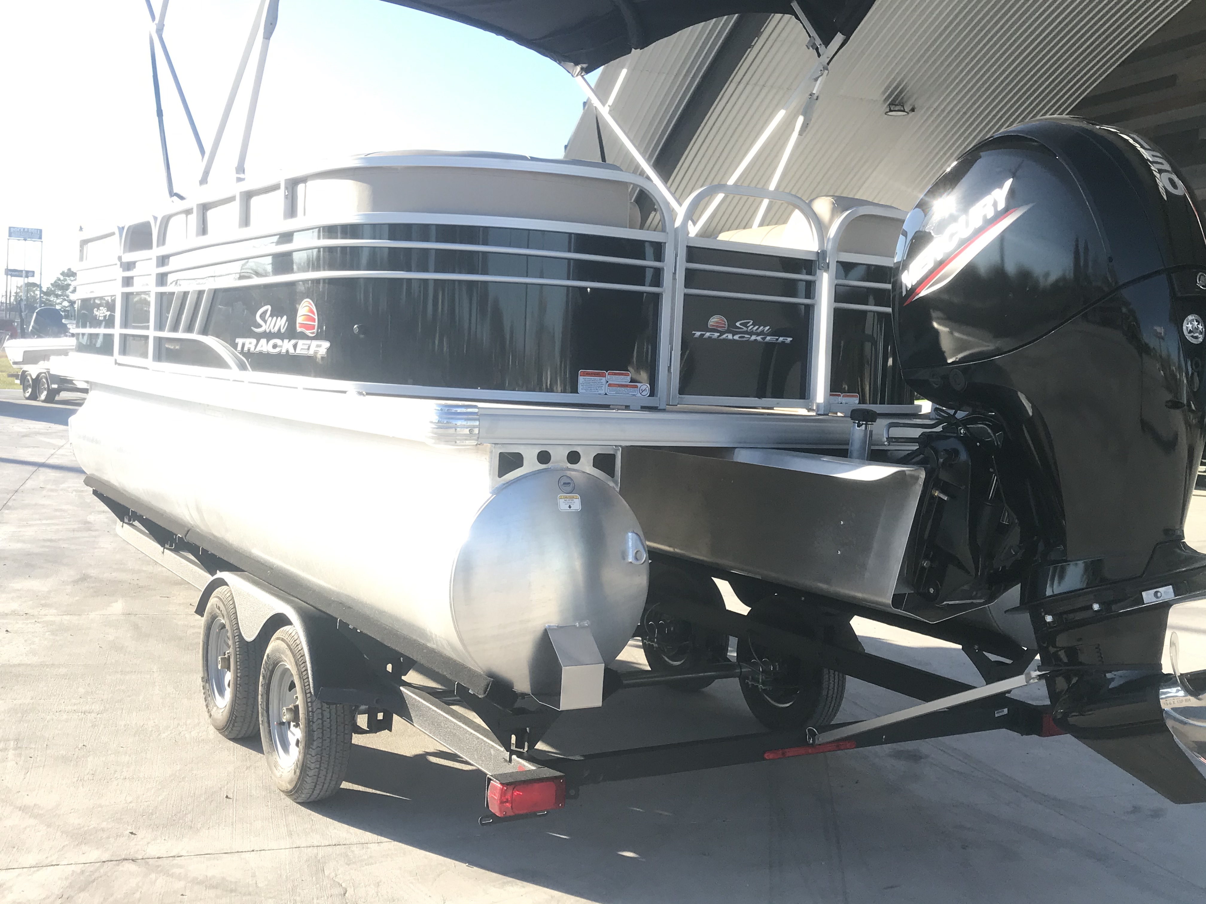 2022 Sun Tracker boat for sale, model of the boat is 22 Party Barge DLX & Image # 5 of 15