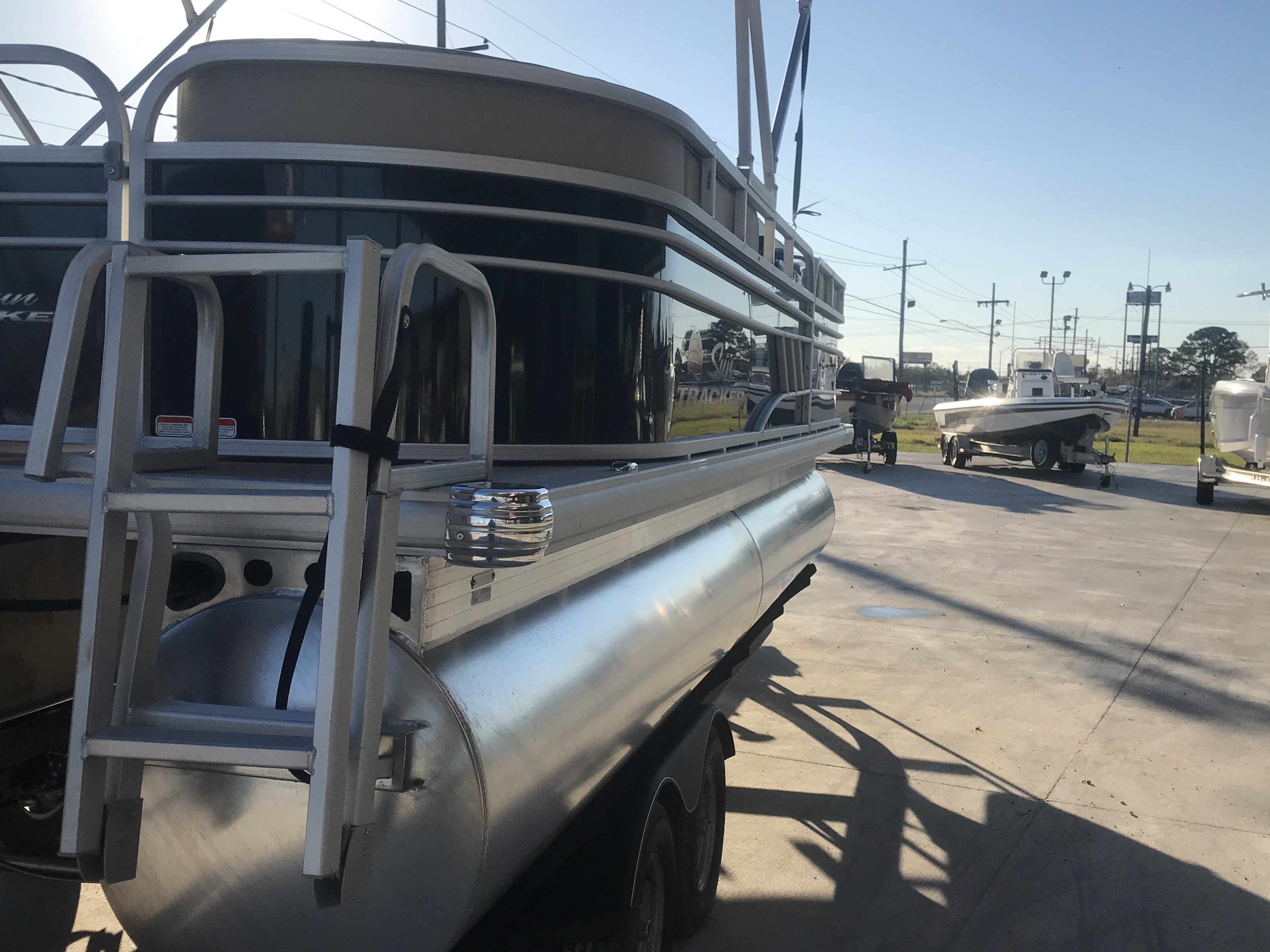 2022 Sun Tracker boat for sale, model of the boat is 22 Party Barge DLX & Image # 6 of 15